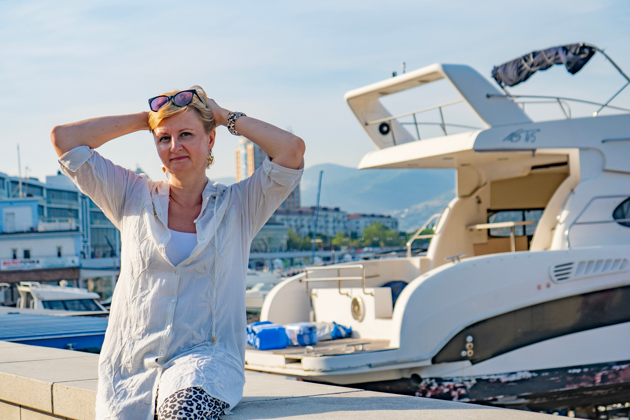 Съемка в центре Новороссийска. Семейный и детский фотограф Екатерина Черняева. Снимаю портреты, love story, фотопрогулки, работаю на улице, в кафе, студии, дома у клиента