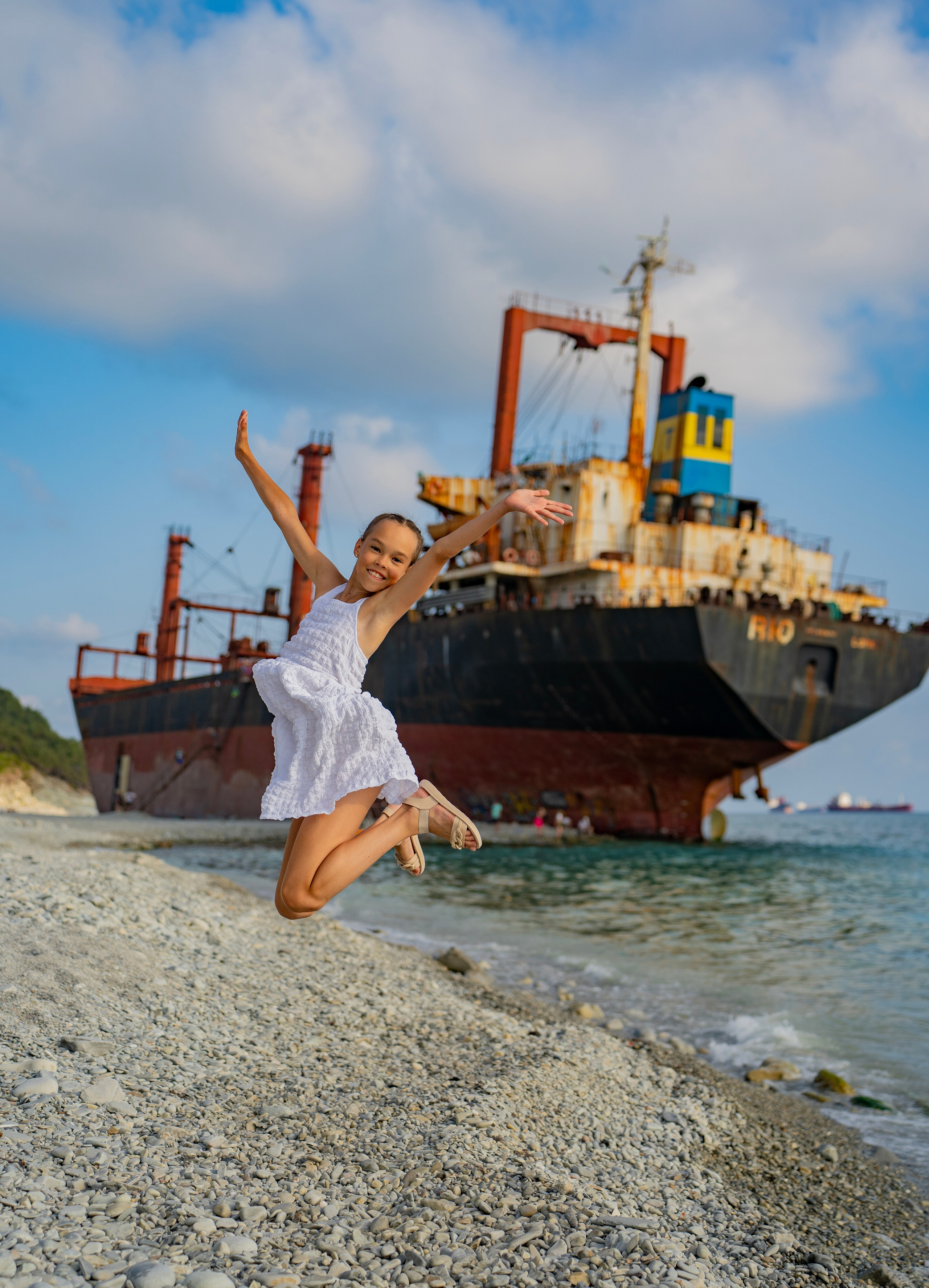 Фотосессия-поход к сухогрузу Рио. Семейный и детский фотограф Екатерина Черняева. Снимаю портреты, love story, фотопрогулки, работаю на улице, в кафе, студии, дома у клиента