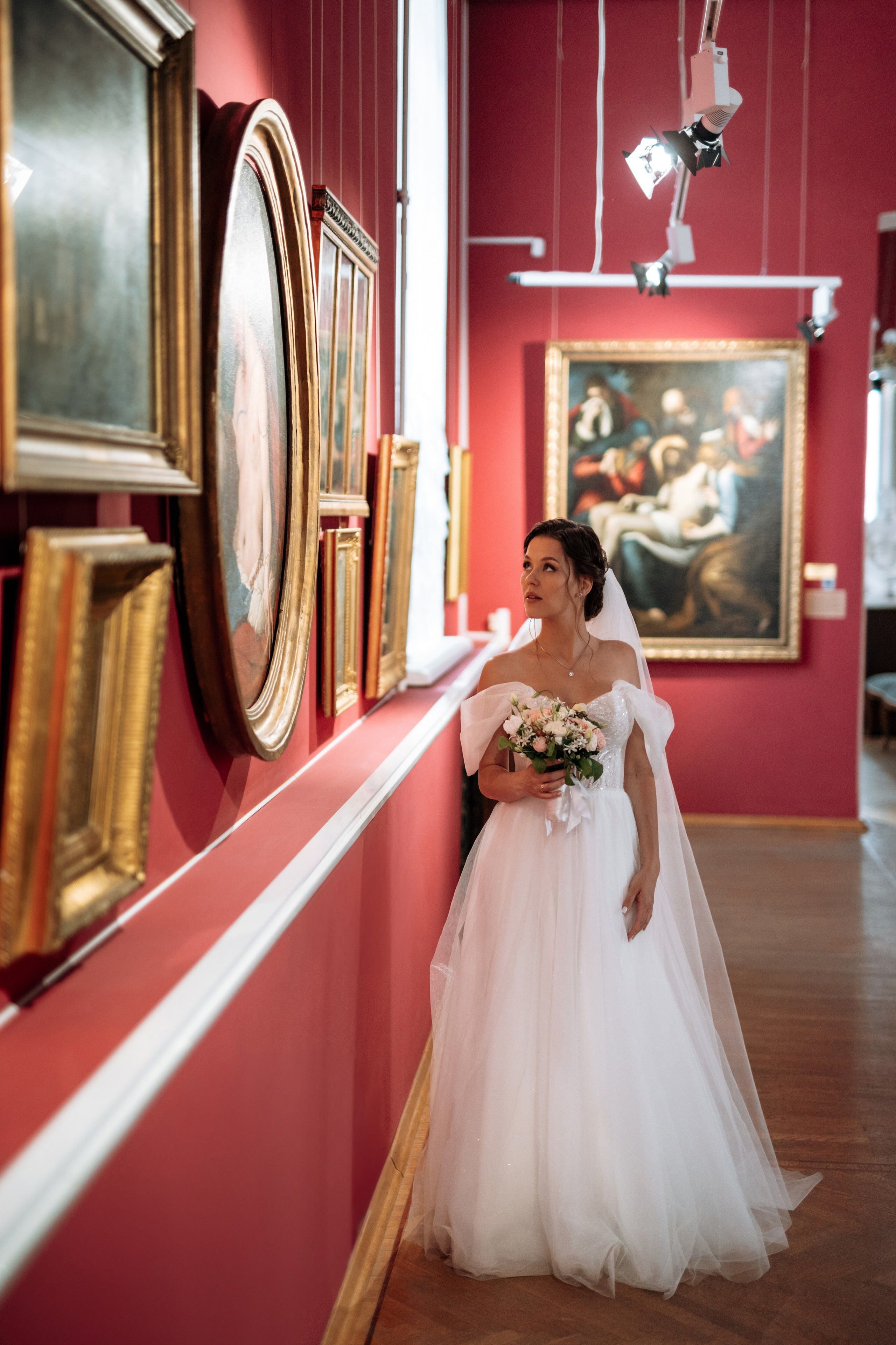 Свадебный день Яны и Максима, прогулка в лесу, Картинная галерея в Тамбове. Свадебный фотограф в Тамбове Павел Четвертков