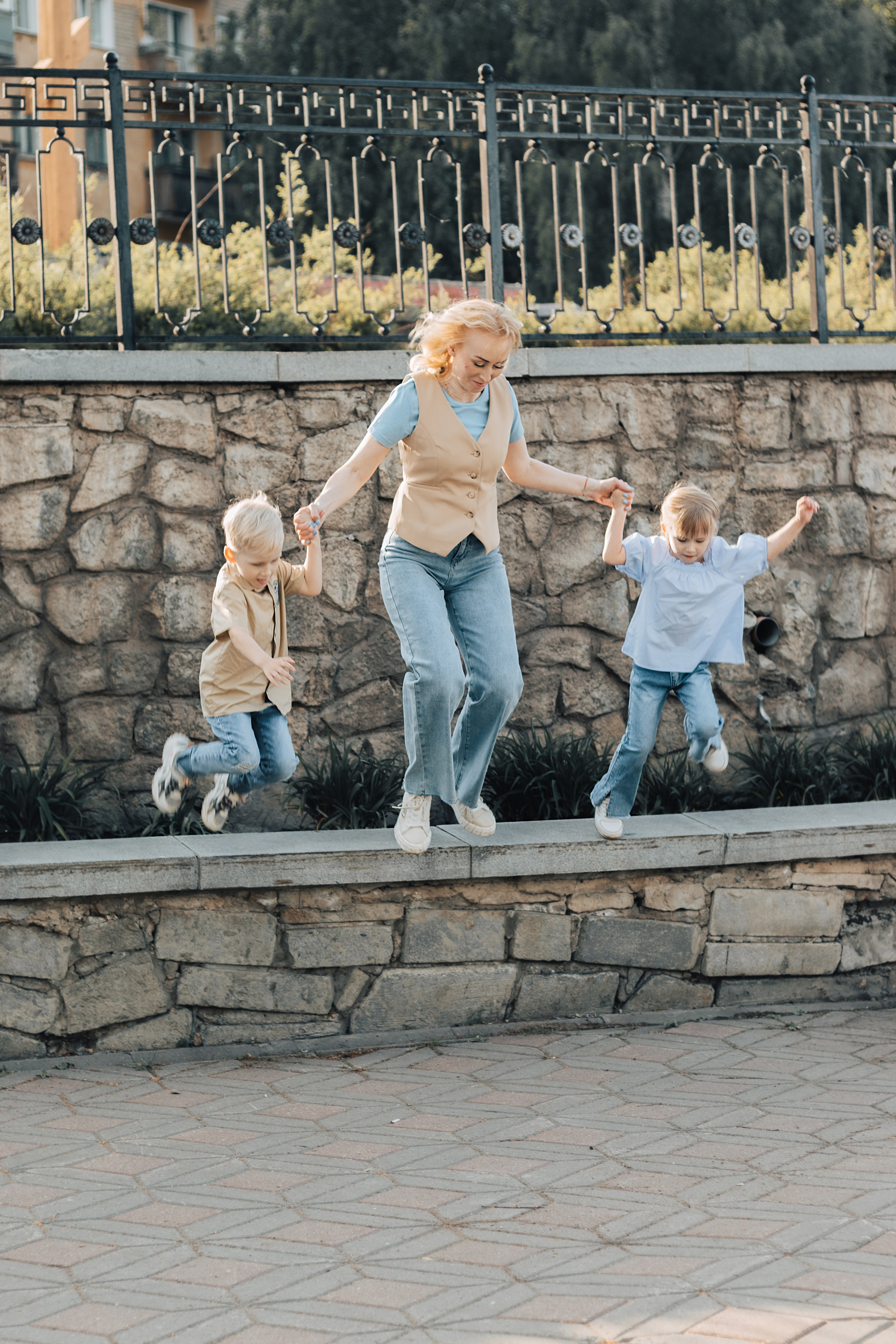 Прогулка с мамой по городу