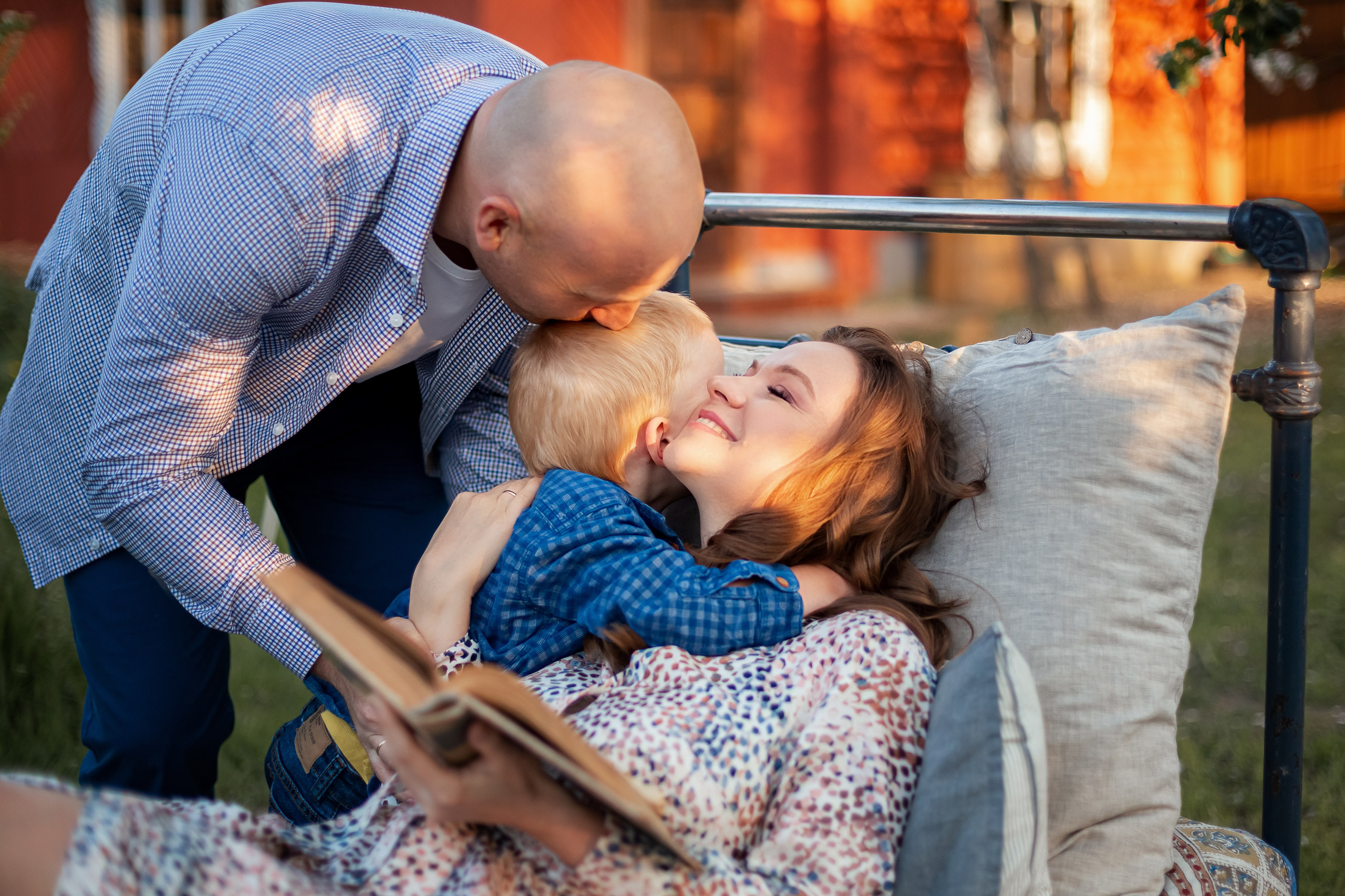 Цветущие яблони. Олеся, Юра и Федя. Семейный и детский фотограф Комина Елена, Власиха, Одинцово