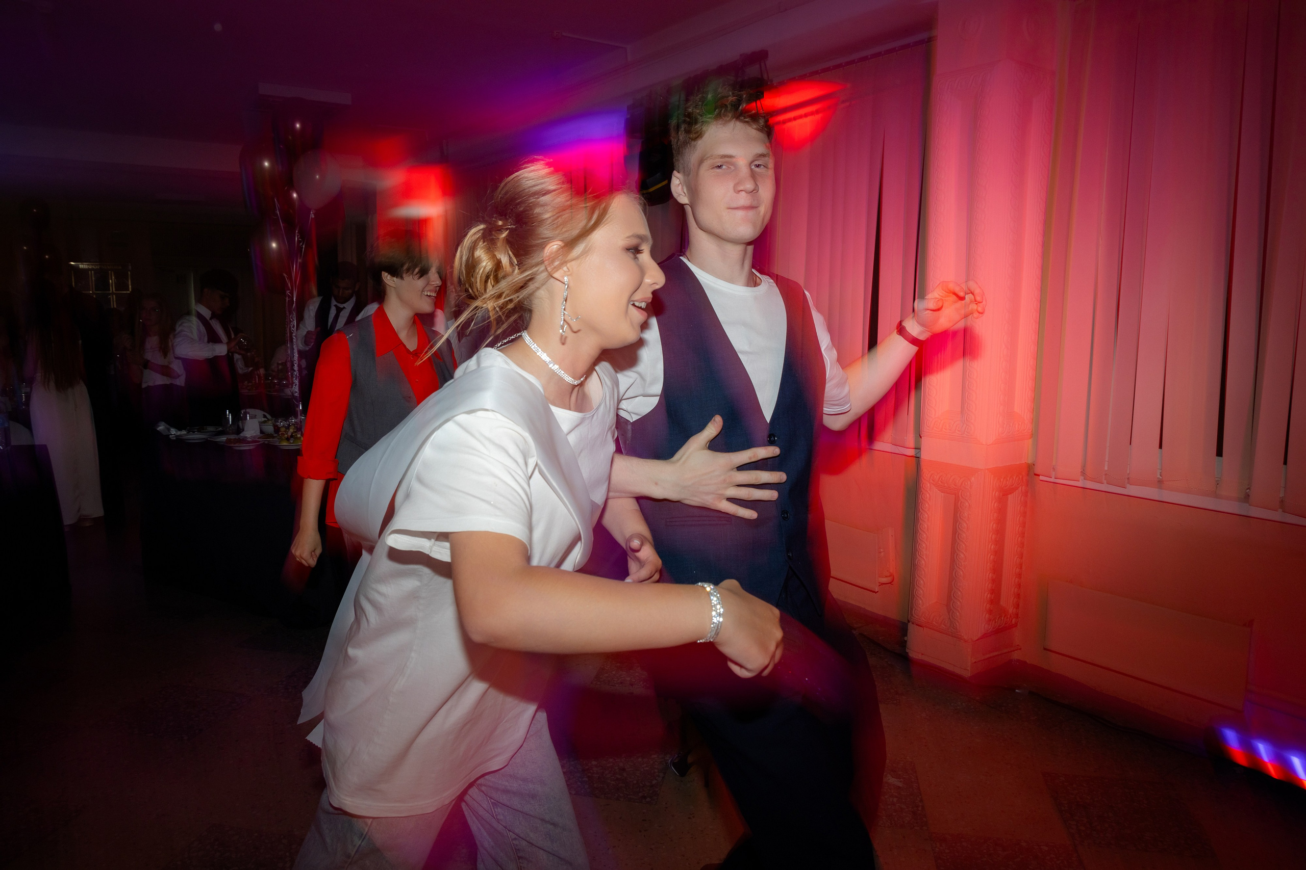 Школьный выпускной 2024 год в Соколе (Минск). Свадебный фотограф в Минске/Беларуси Сергей Спиридонов