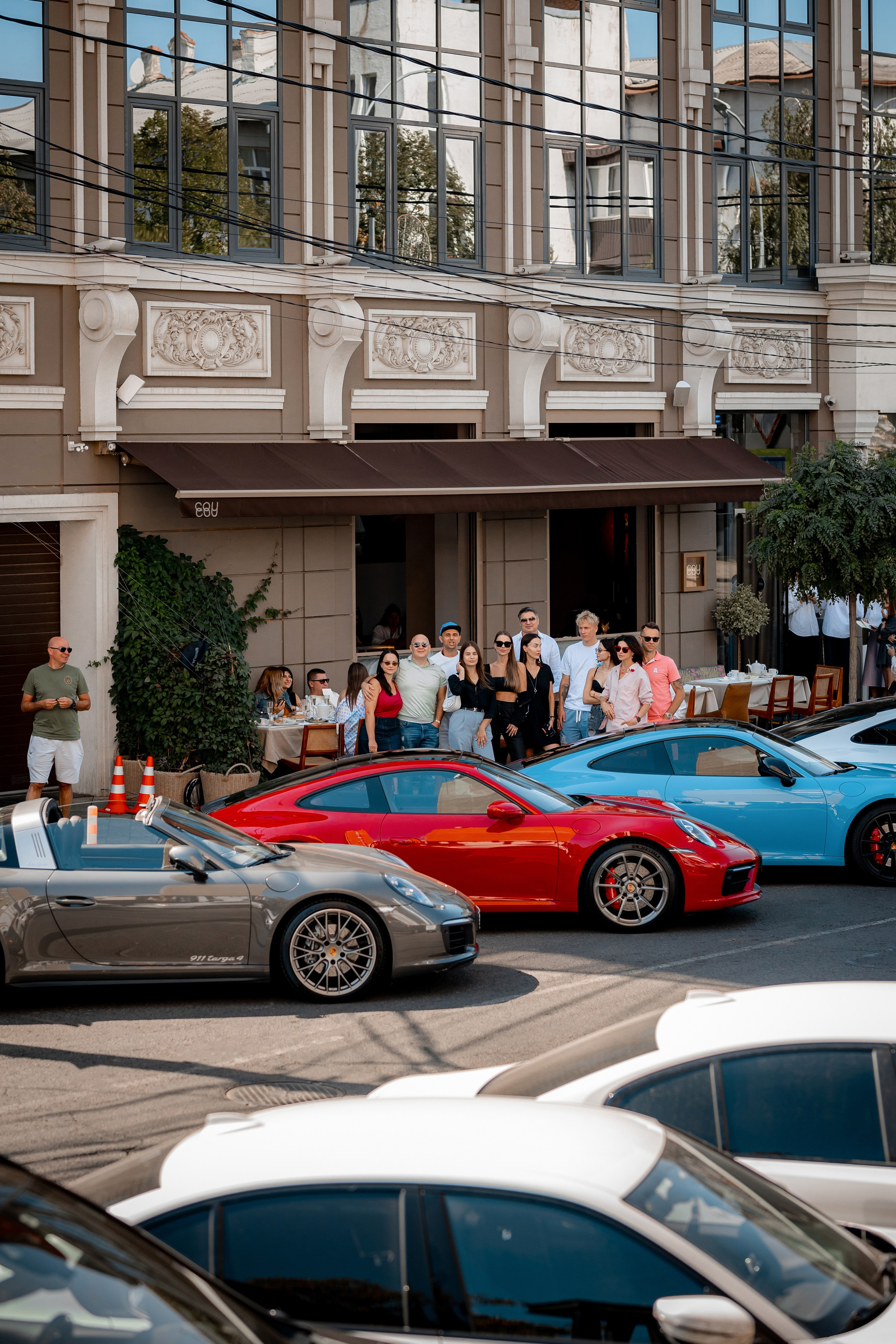 Porsche Завтрак в Cou-cou Bistro. Главная