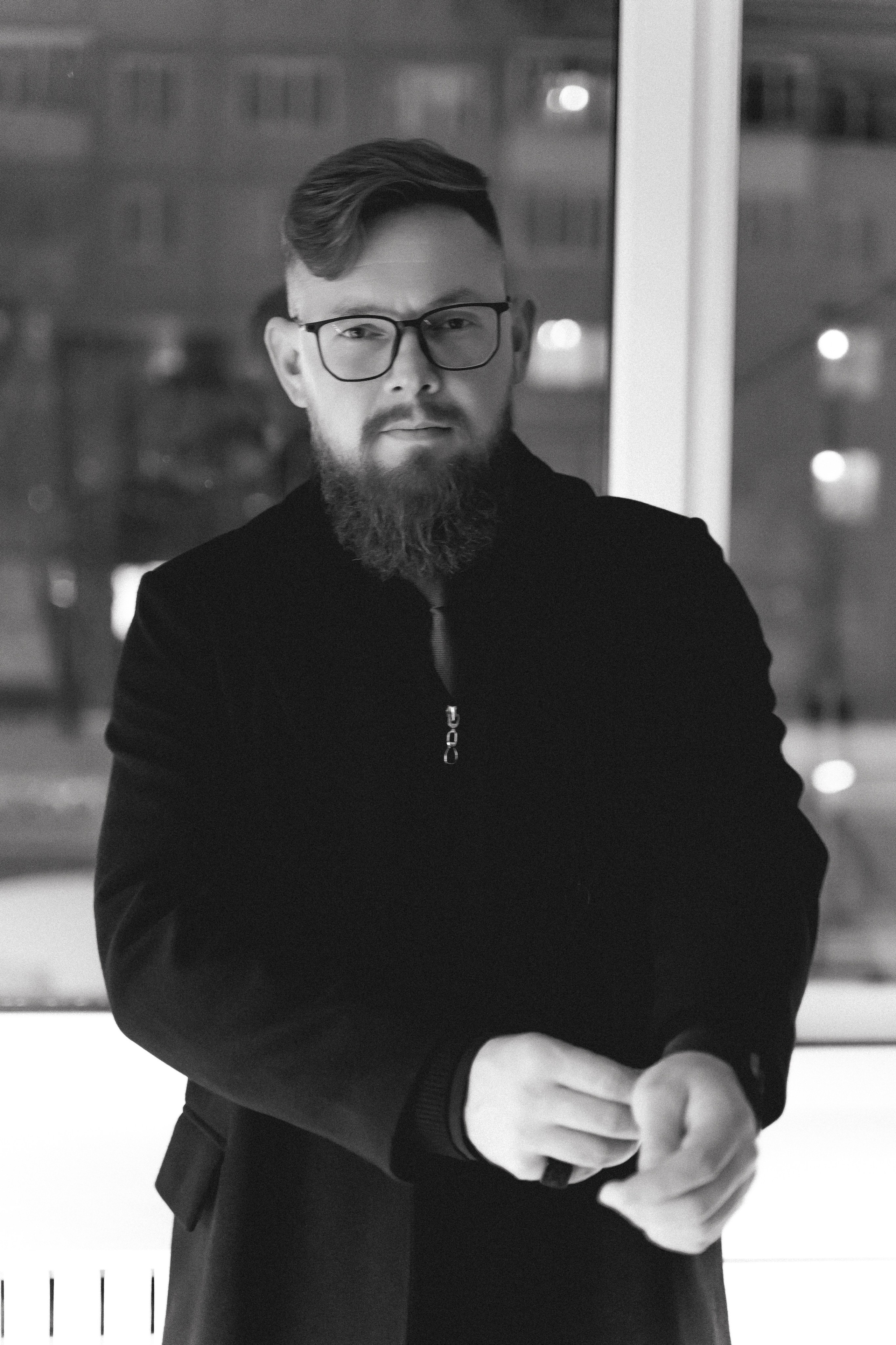 Мужской портрет в стиле фильма «джентльмены». Иван Упоров — фотограф, рилсмейкер чебоксары