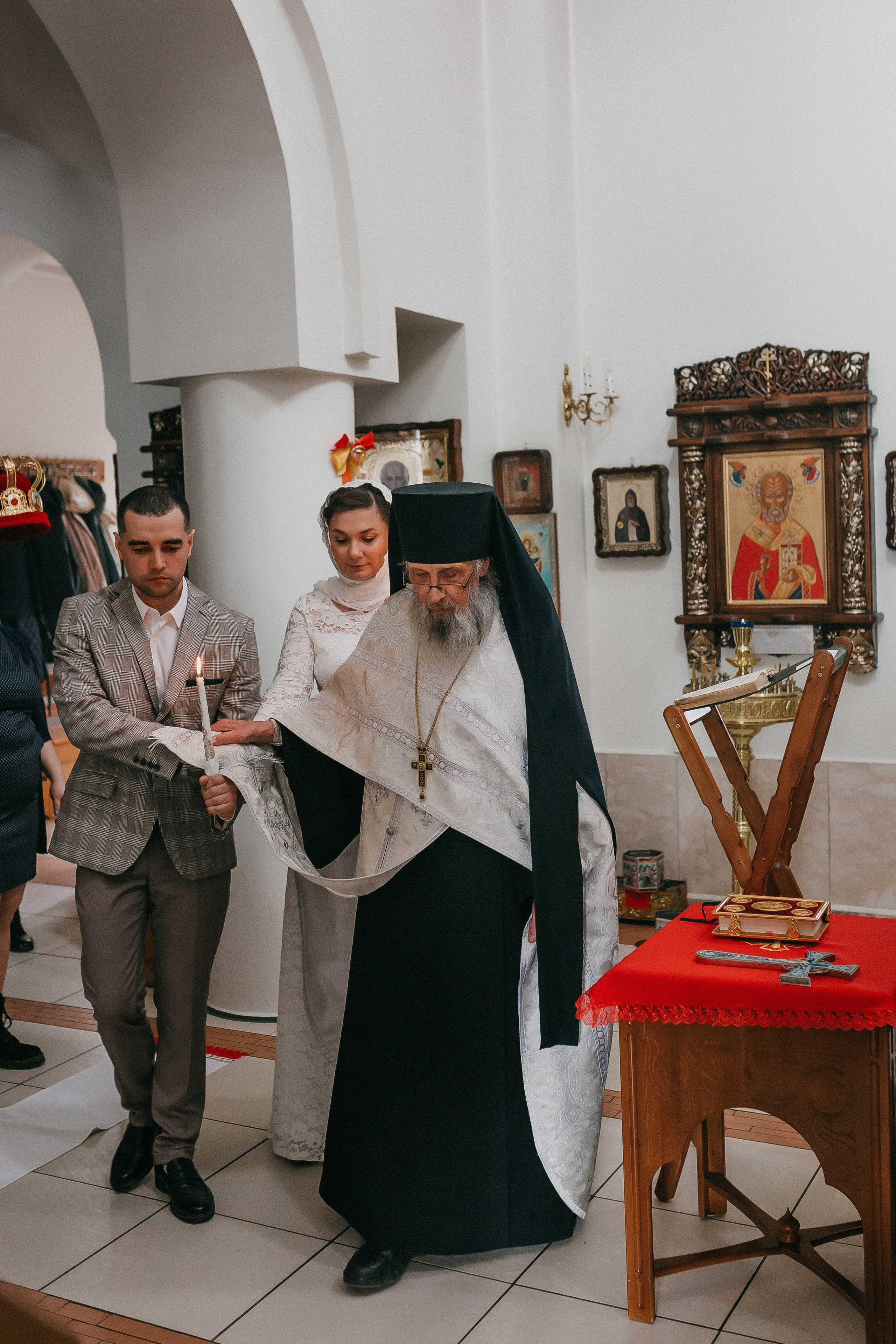 Венчание Анастасии и Вячеслава. Храм Лазаря Четверодневного. Семейный фотограф в Сургуте