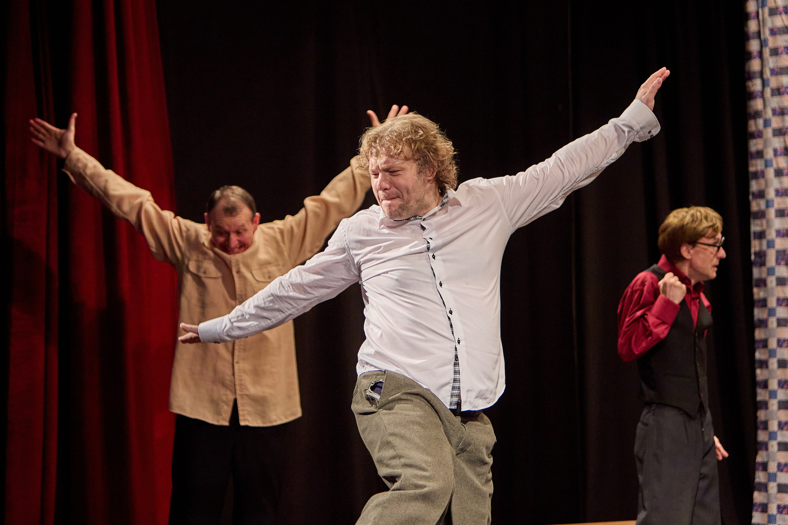 Здравствуйте, люди!. Санкт-Петербургский драматический театр «Палитра»