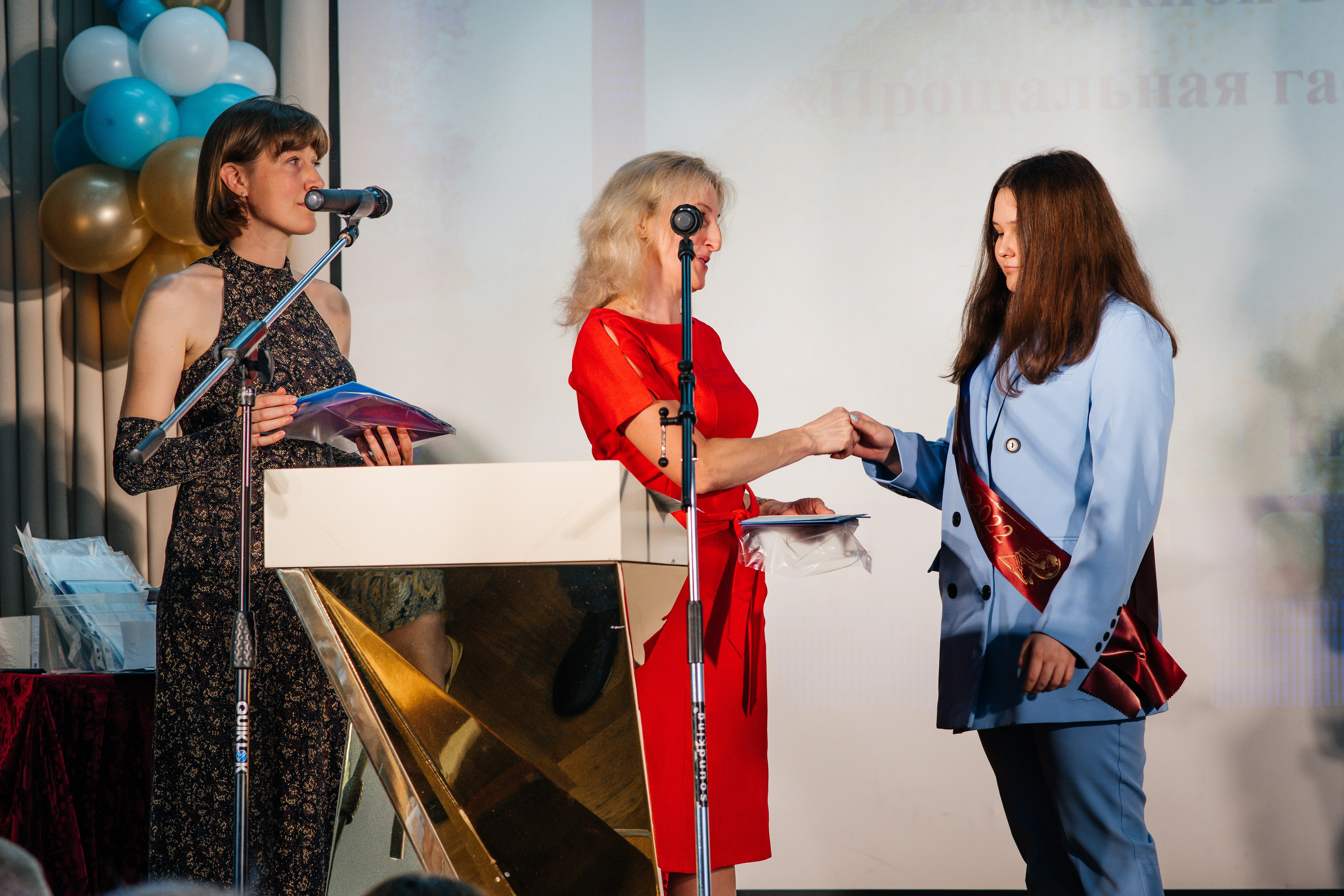 Вручение аттестатов. Выпускные альбомы в Подольске Москве и МО