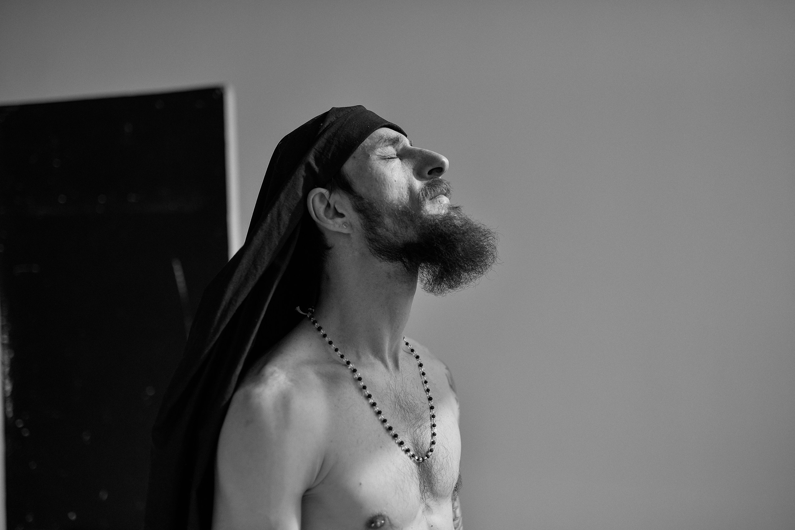 Мужская фотосессия в студии MAIN. Портретный фотограф Новосибирск Дарья Едапина. Фотограф Дарья Едапина Новосибирск