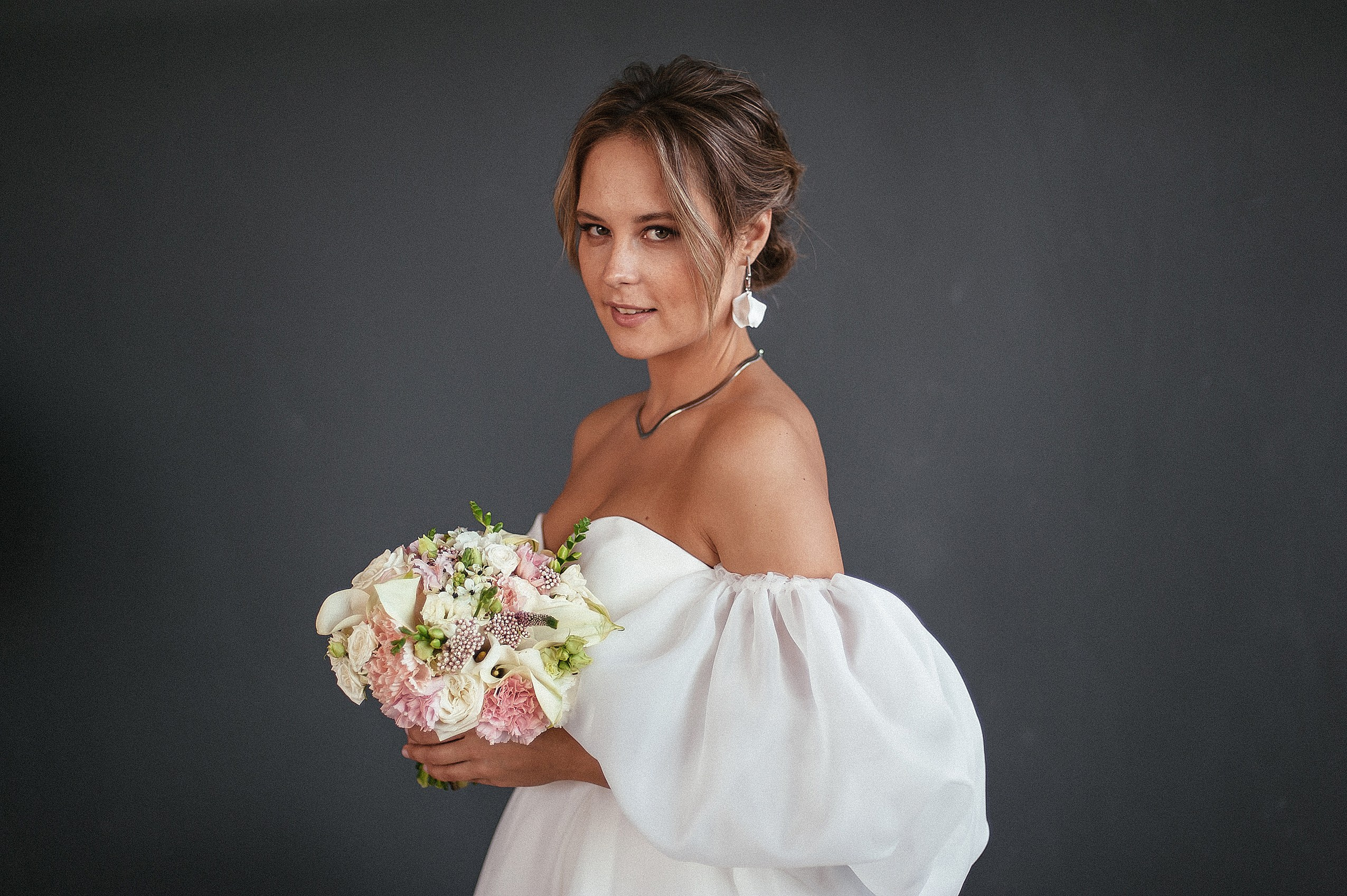 Свадебная студийная фотосессия в фотостудии MAIN. Свадебный  Фотограф Дарья Едапина Новосибирск. Фотограф Дарья Едапина Новосибирск