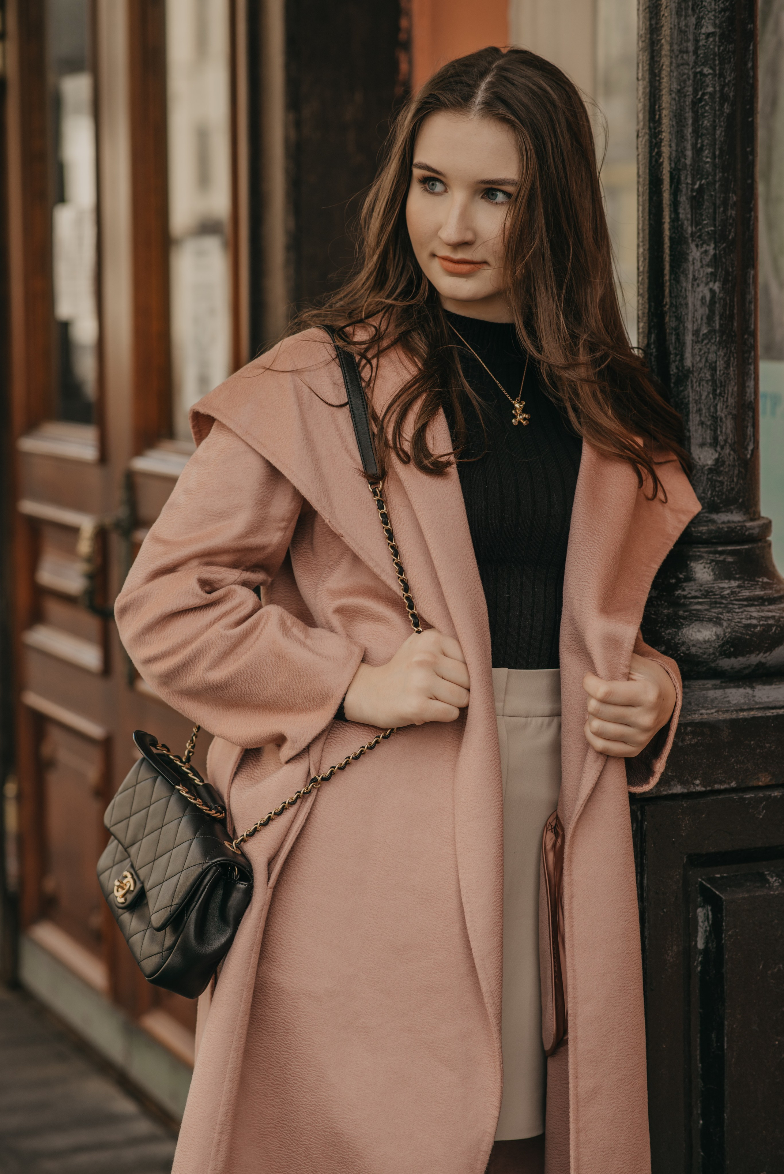 Фотопрогулка в районе Остоженки. Фотограф Москва: тематическая фотосессия с подбором образа