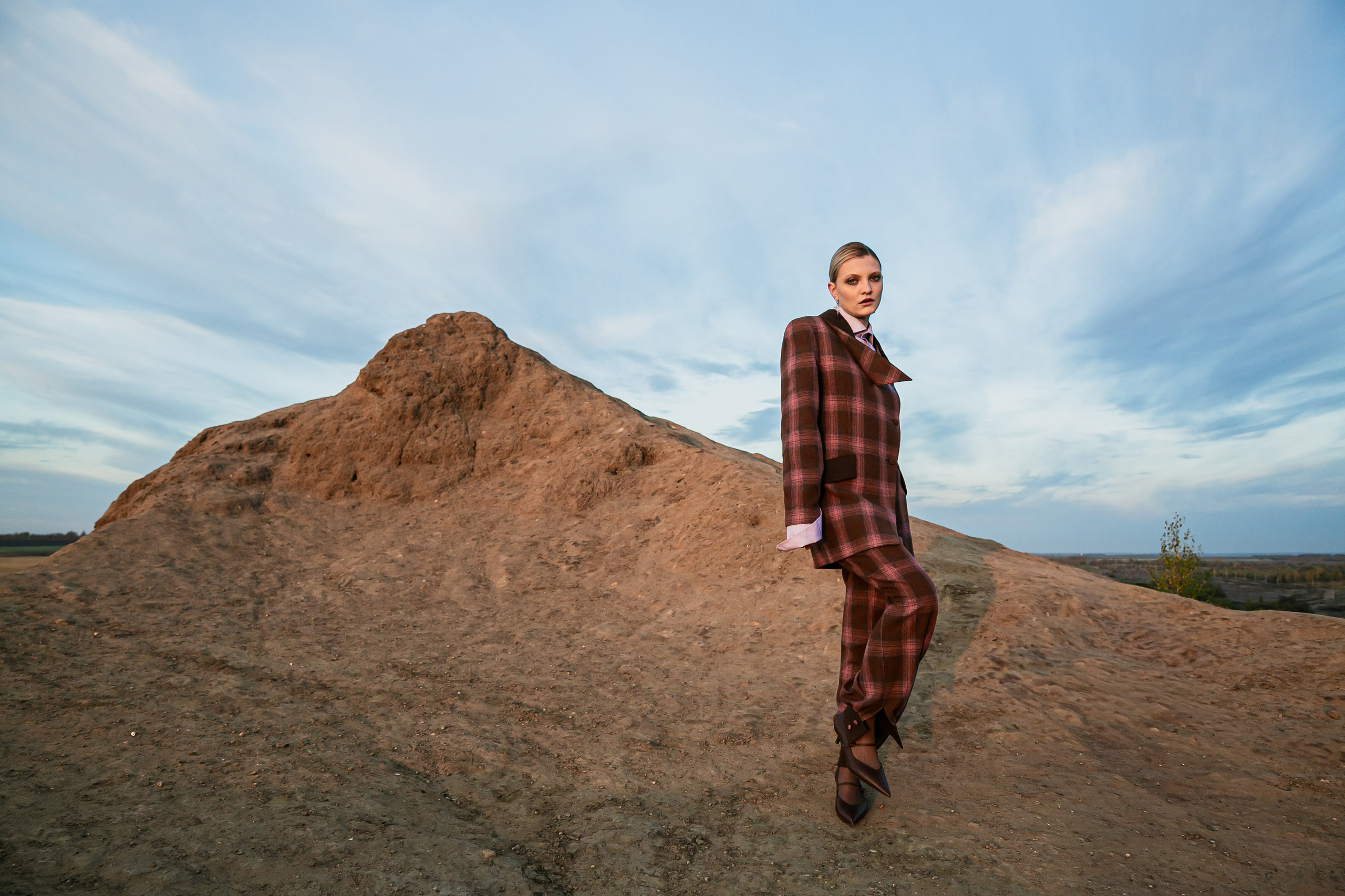 LOOKBOOK Autumn 2025 for AMUNESTIC. АННА ВЕРСО / ANNA VERSO | Визуальный художник / Visual artist