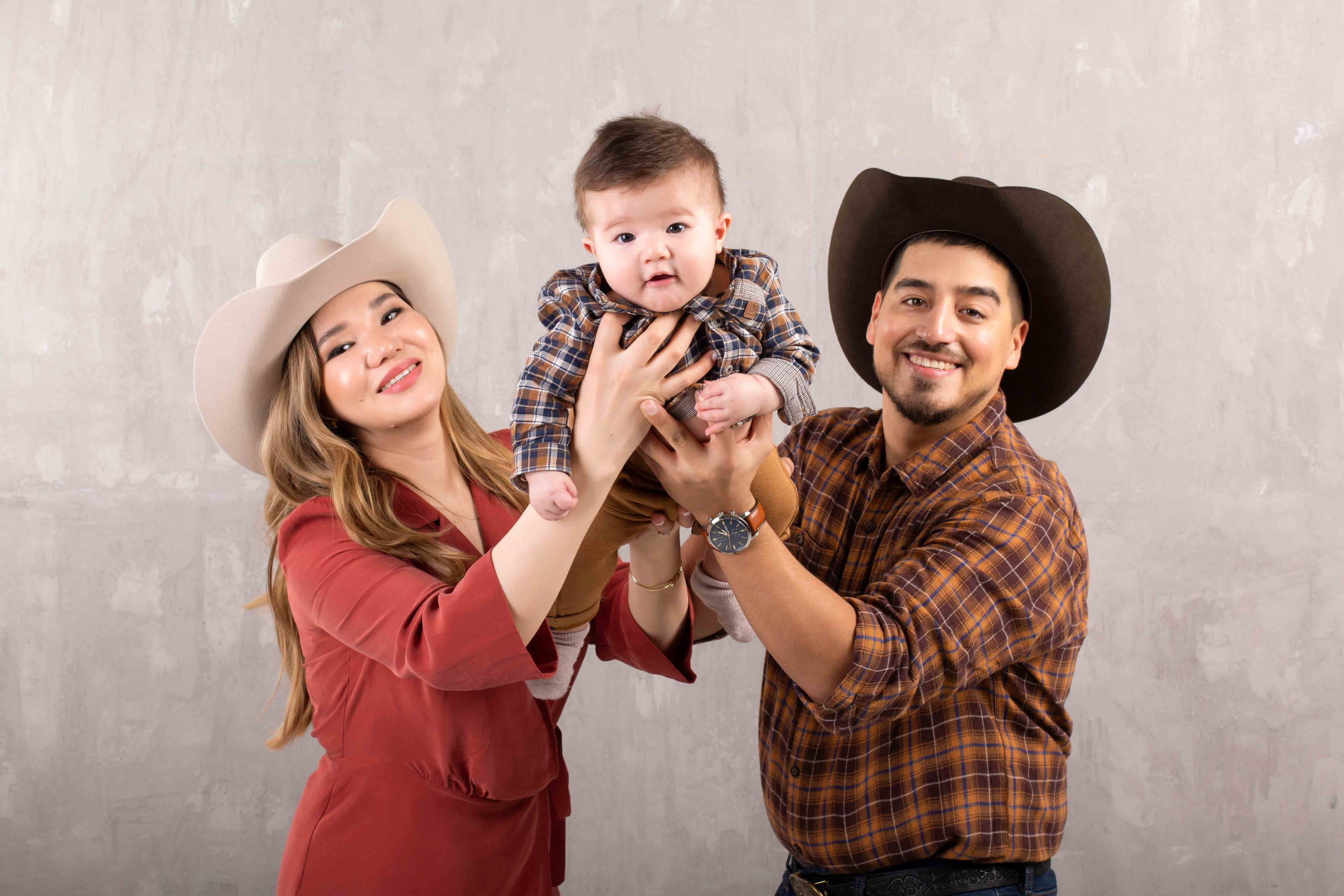 Семейная фотосессия. Фотостудия Алматы. Фотосъемка Алматы. Фотосессия Алматы. Фотокурсы. Обучение фотографии. Аренда студии