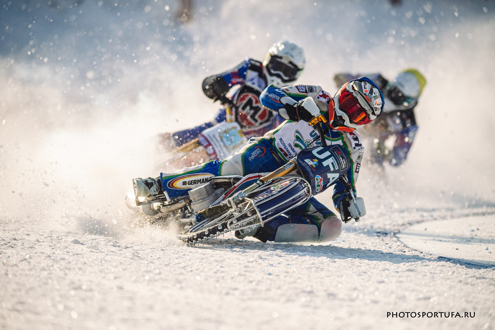 Мотогонку на льду. Спортивный фотограф в Уфе Евгений Буров