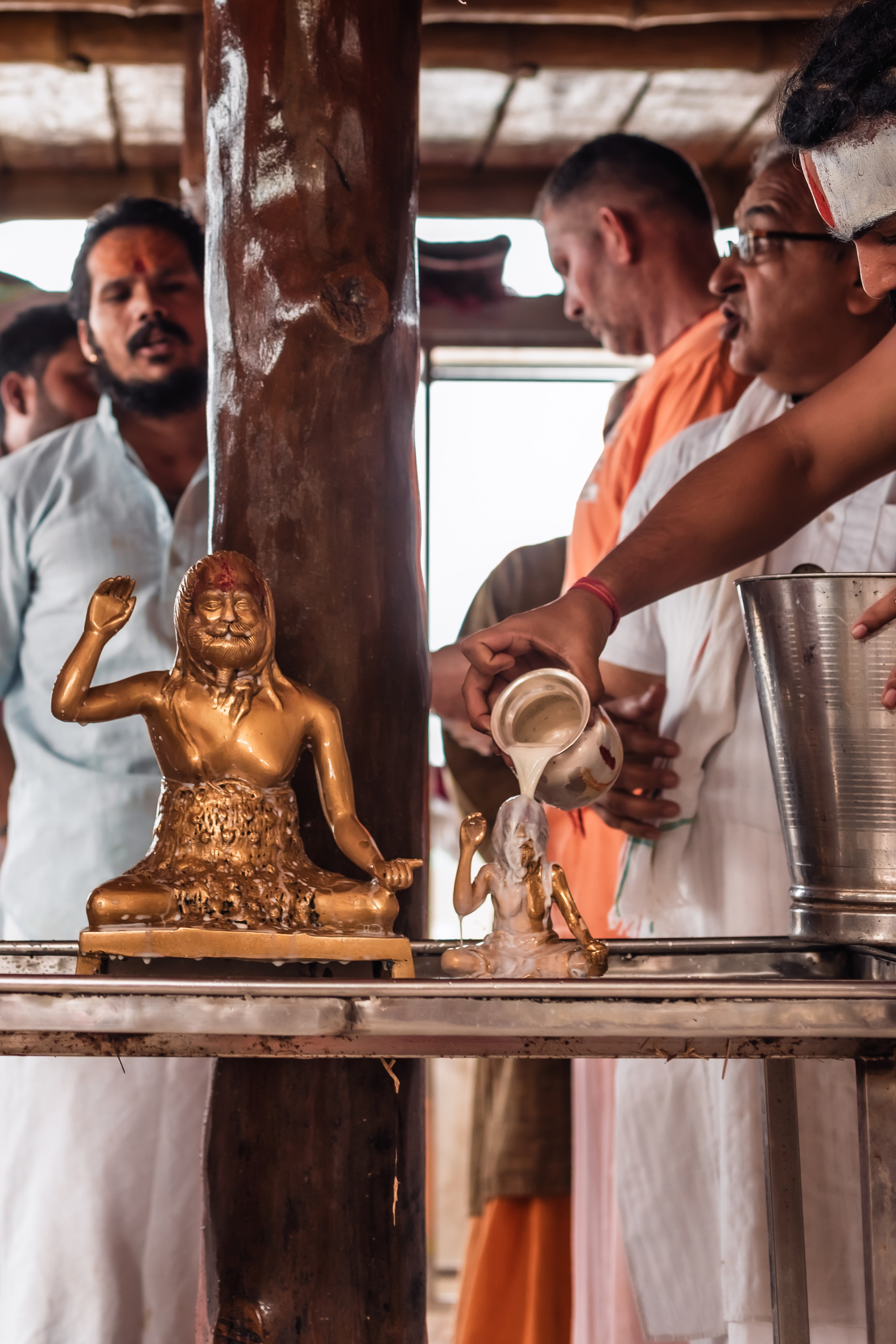 Abhisheka Devraha Baba on Sri Devdas ji maharaj bd. Mariam Bagdasaryan