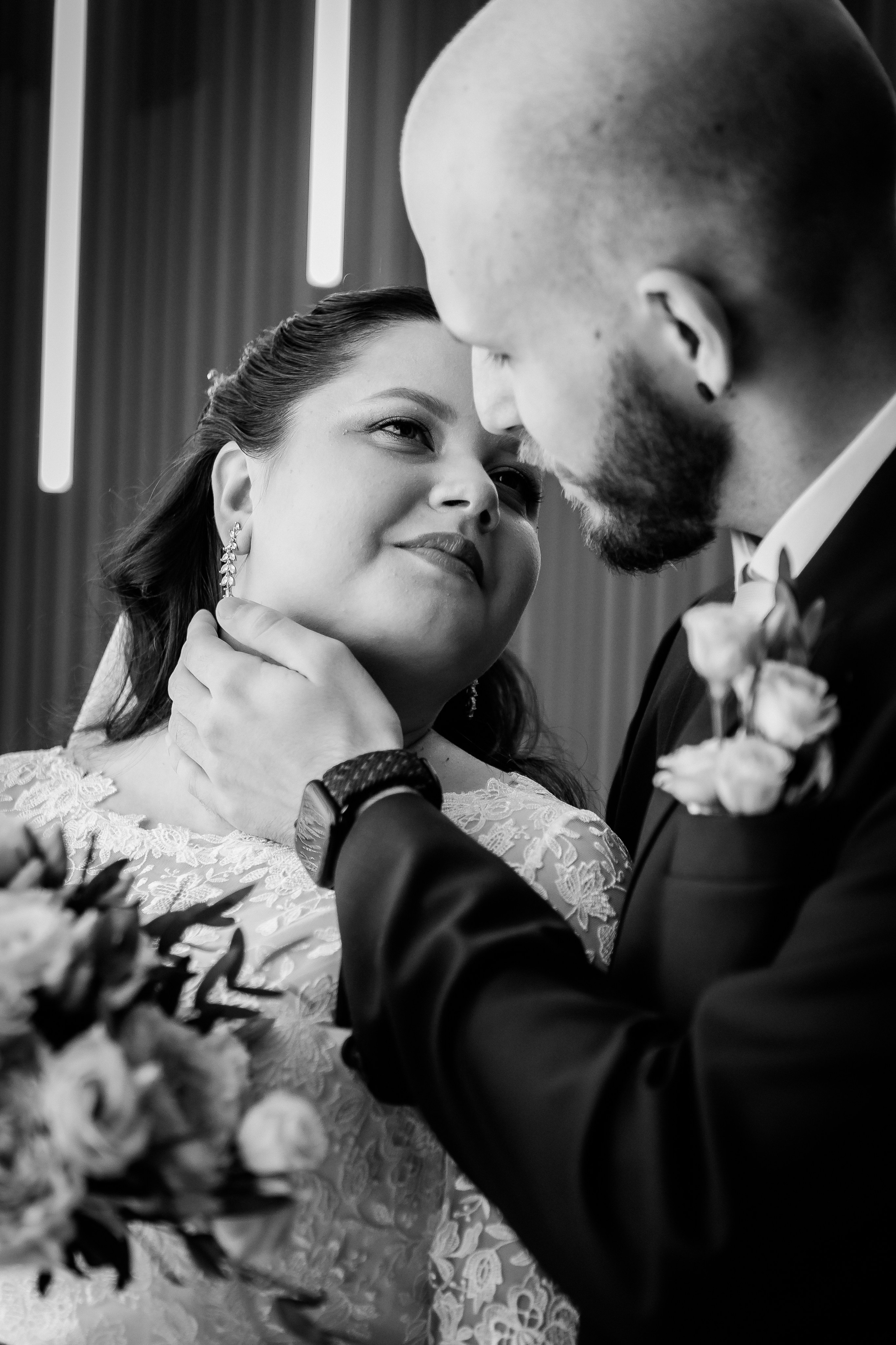 Романтическая свадебная фотопрогулка в Царицыно после ЗАГСа. Свадебный фотограф в Москве