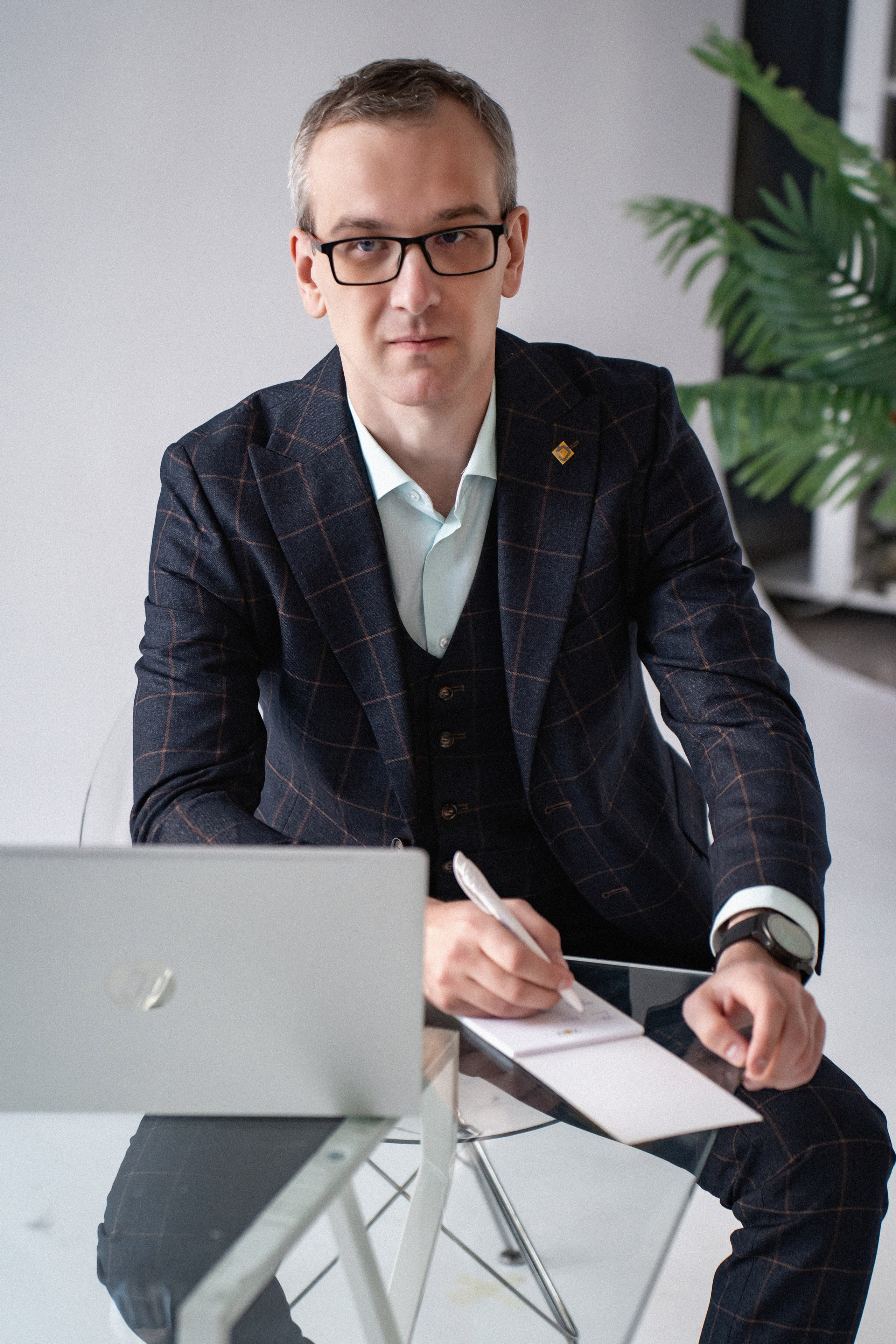 Портреты женщин и мужчин. Студийный и Рекламный Фотограф в Екатеринбурге Сергей Минин