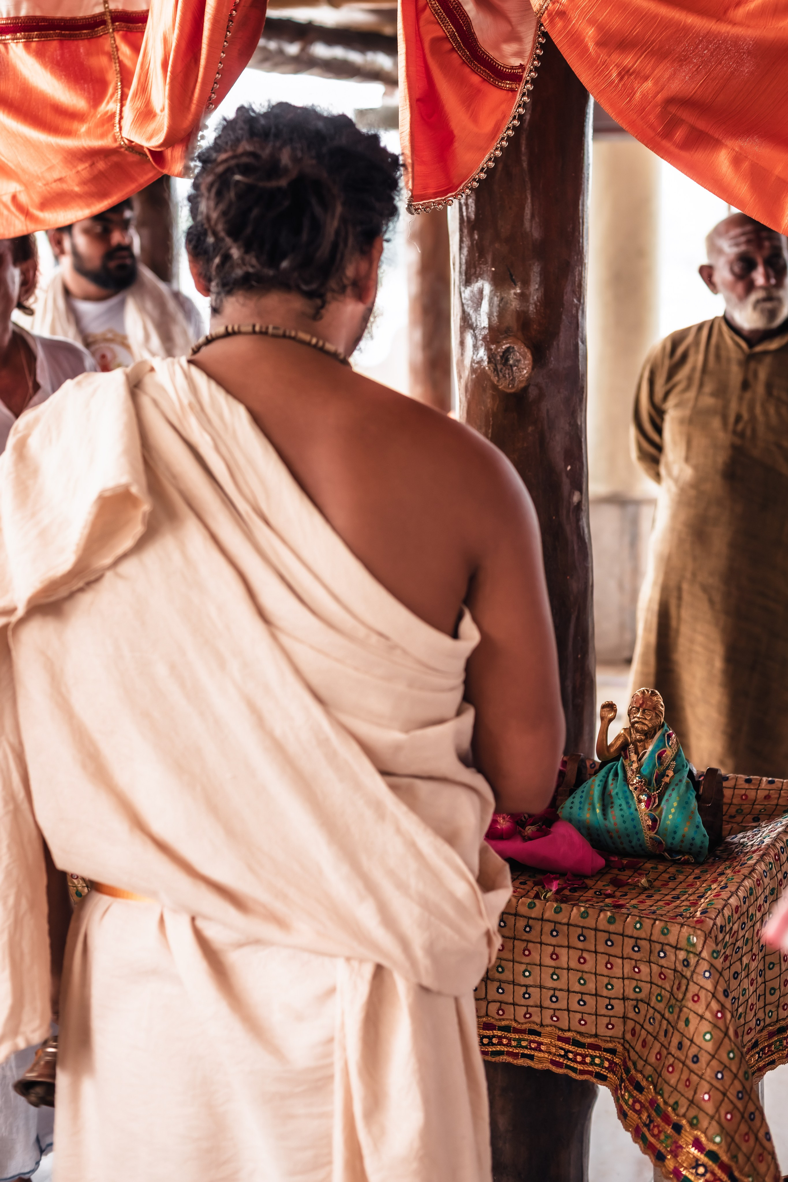Abhisheka Devraha Baba on Sri Devdas ji maharaj bd. Mariam Bagdasaryan