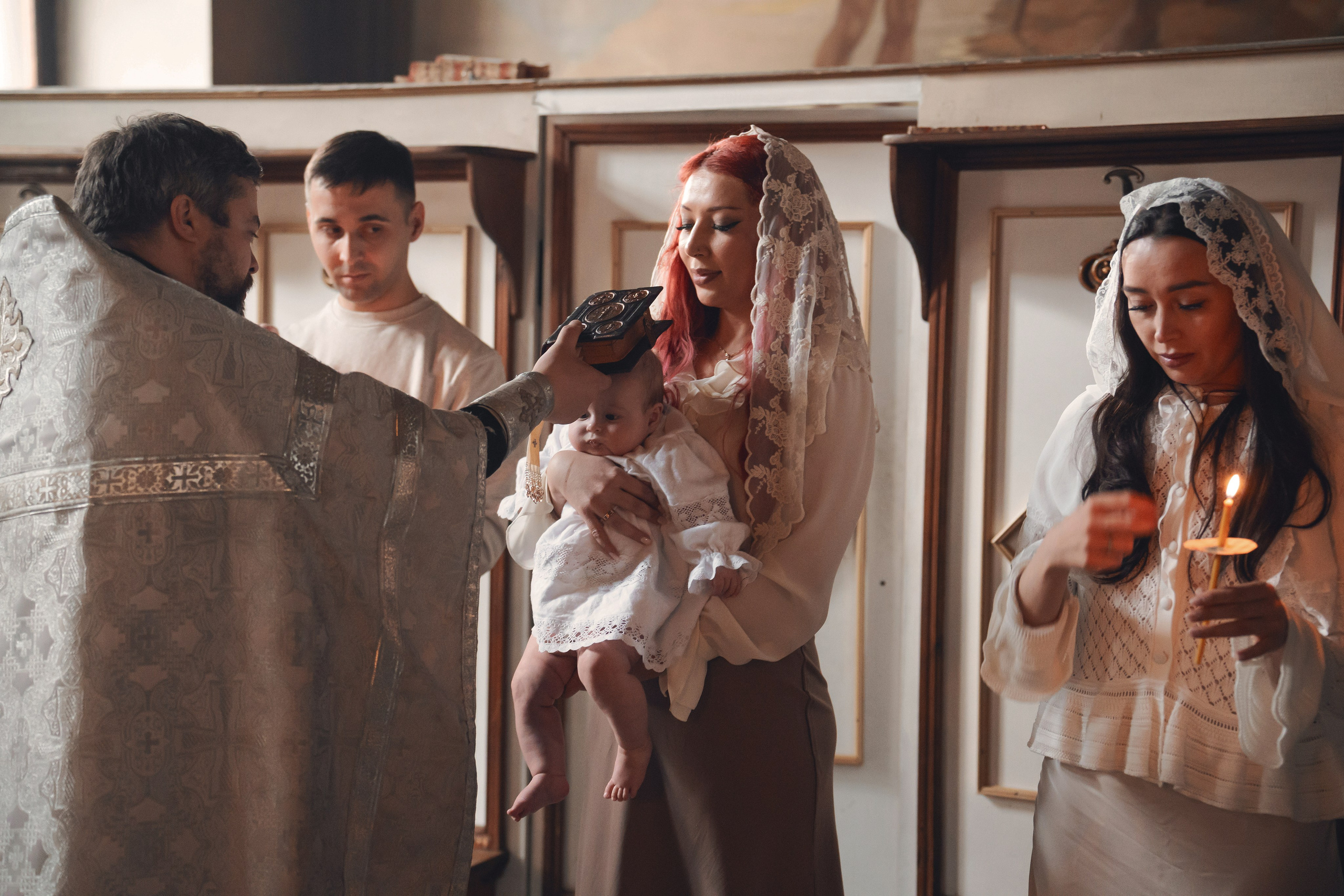 Крещение в православном Храме Воскресения Словущего в Даниловской Слободе. Семейный фотограф в Москве 📸