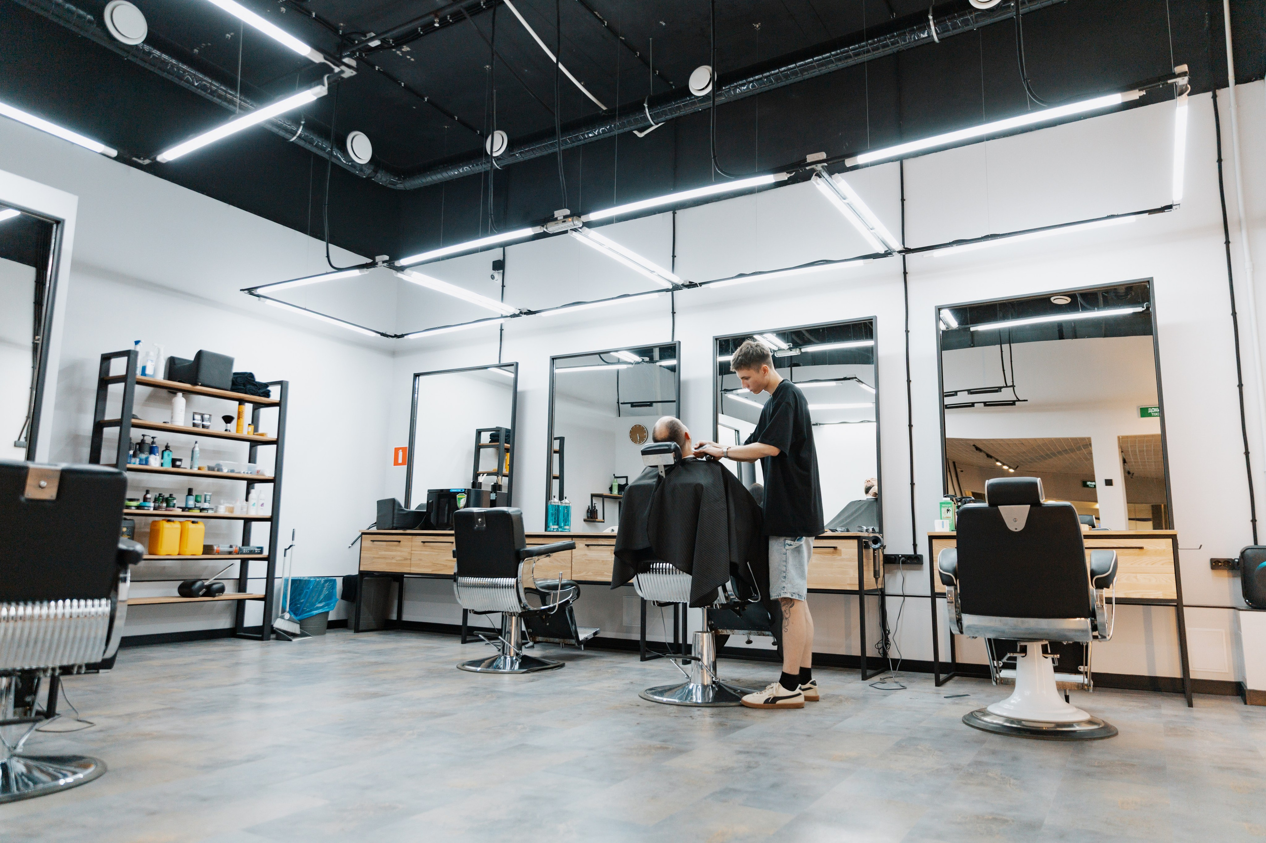 DERBY BARBERSHOP. LIYALEE PHOTO