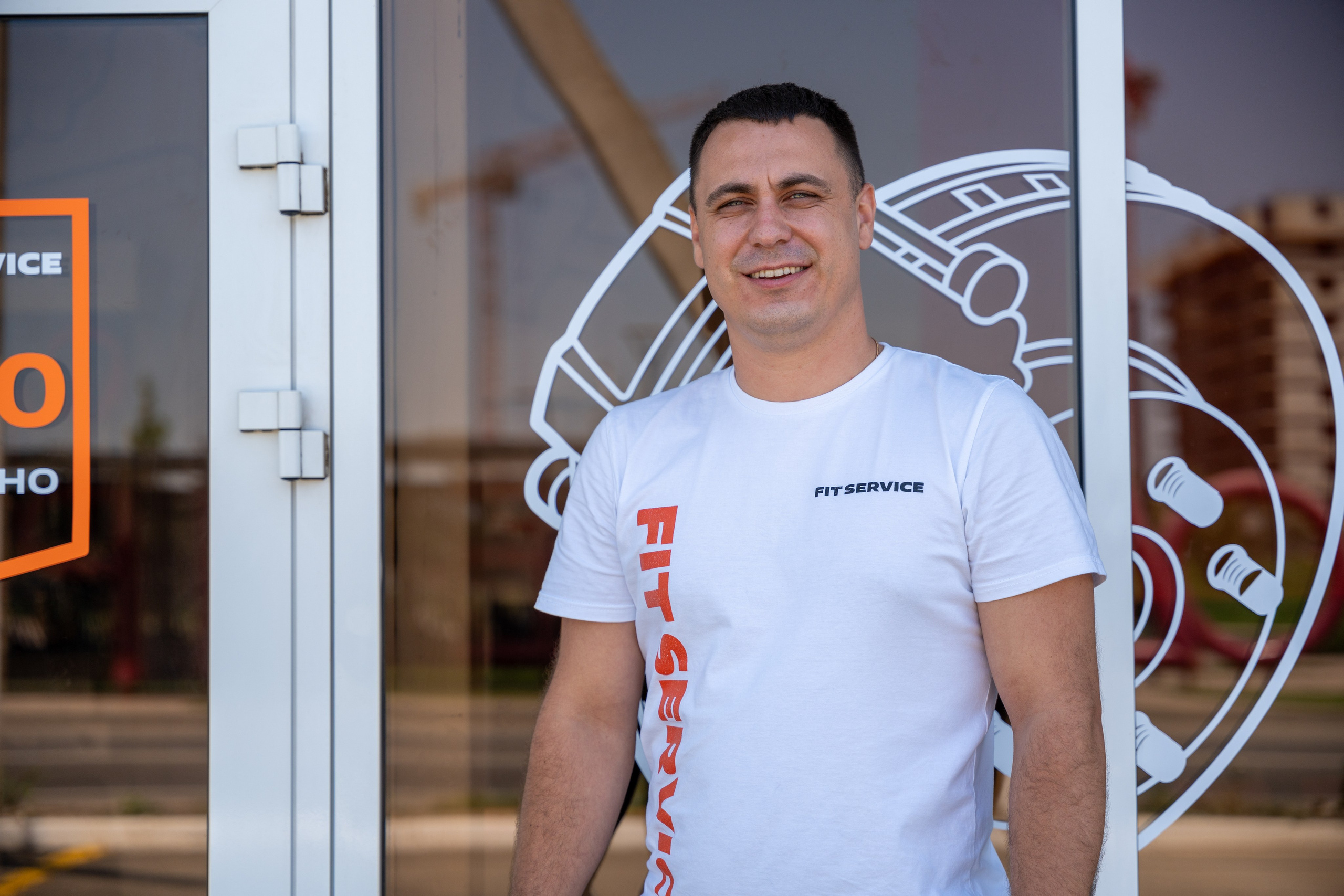 Интерьерная фотосъемка автосервиса Fit Service в Краснодаре — сеть СТО Профессиональная фотосъемка интерьера техцентра в Краснодаре. Шедевры для Вас! Фотограф и Видеограф в Краснодаре Пахиев Руслан