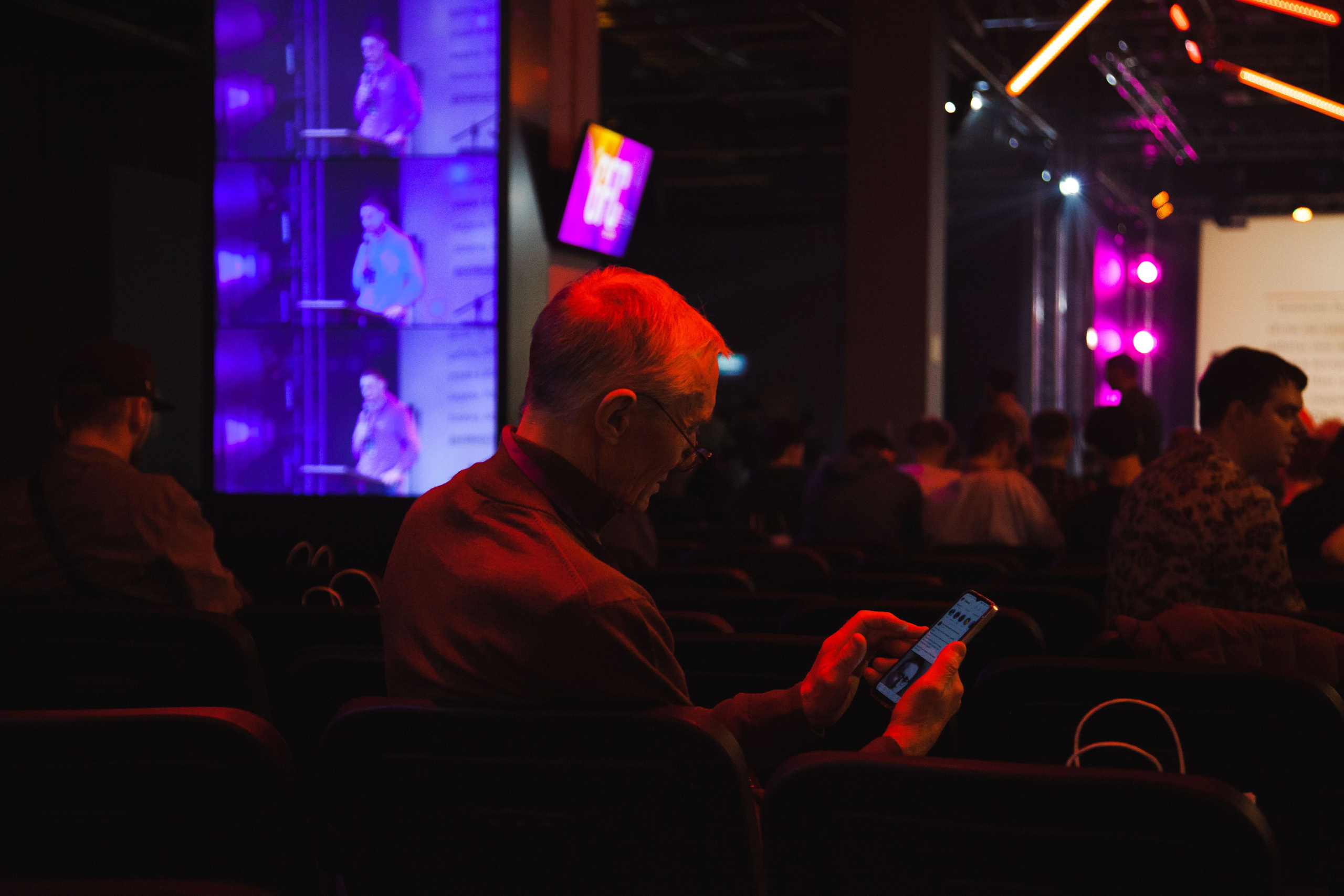 Конференция. Фотограф-ретушер