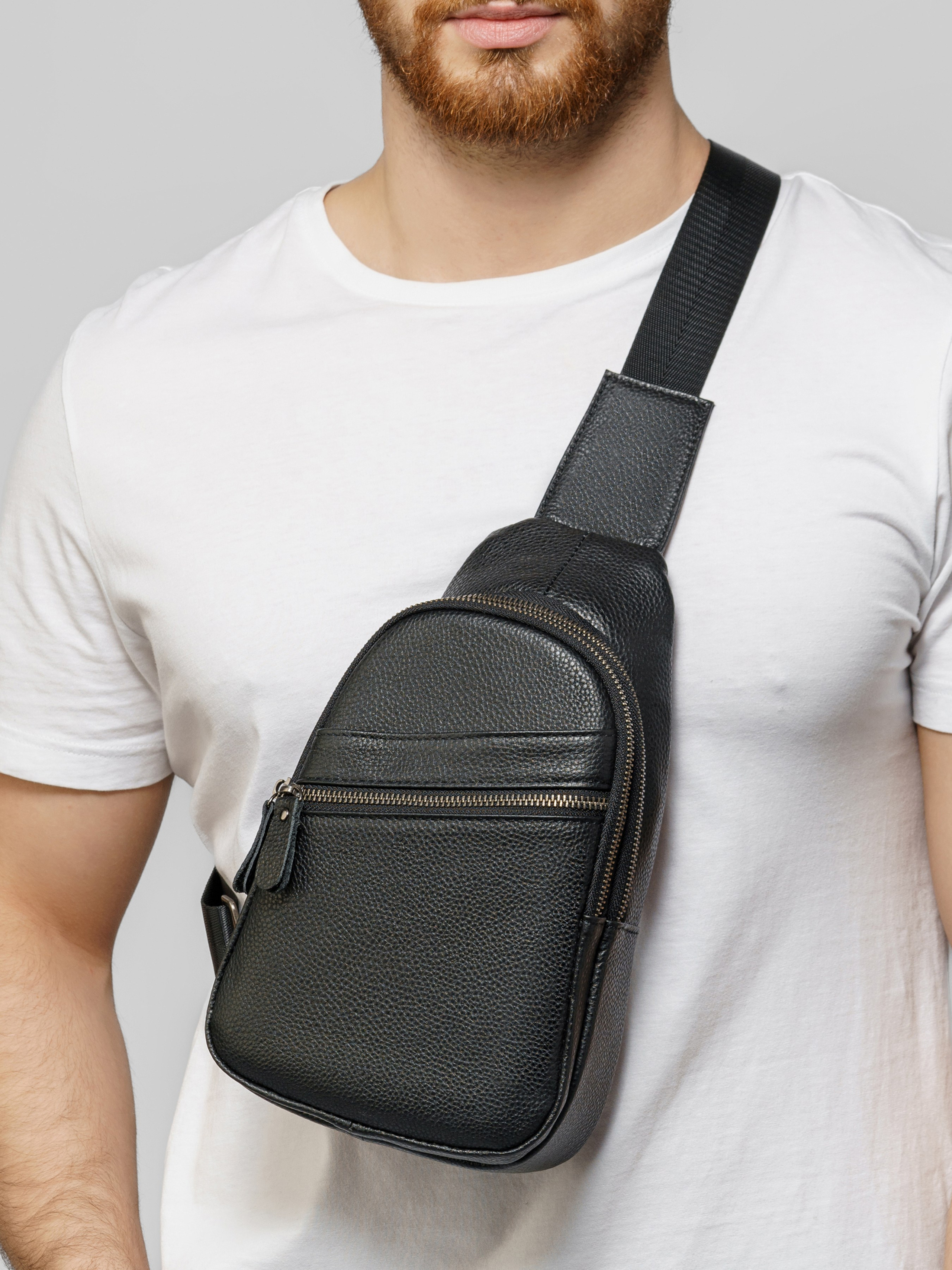 Сумки-бананки, модель Кирилл. KED Production — продакшн из СПб. Создаём фото, видео и контент, который помогает брендам и селлерам продавать больше