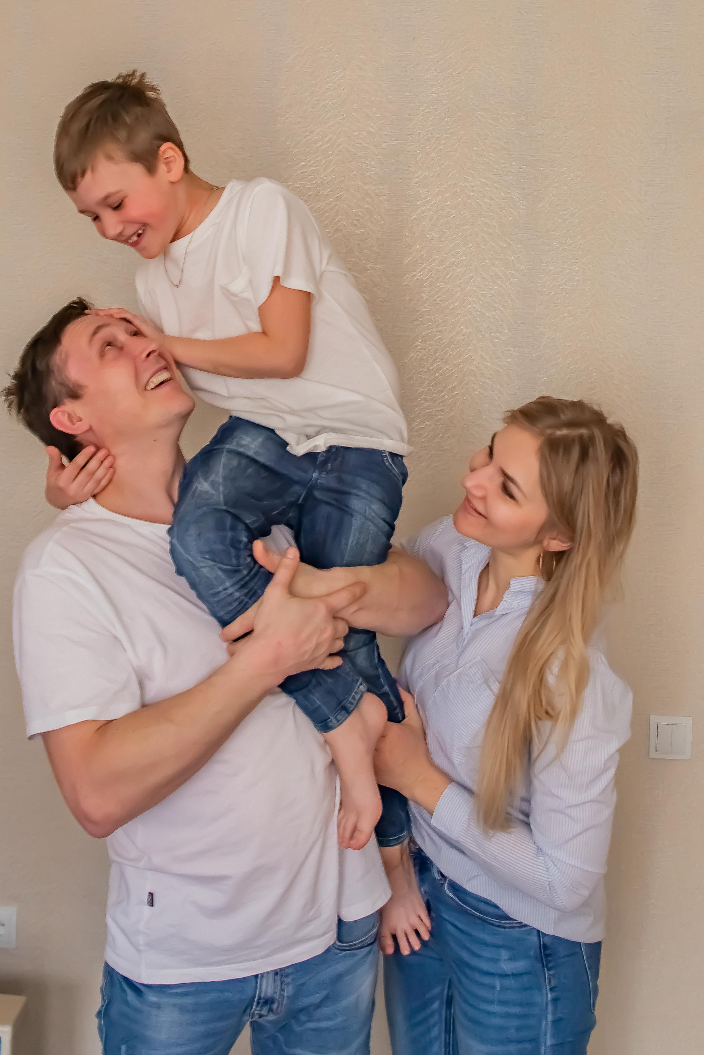 Домашняя съемка. Семейный свадебный интерьерный фотограф Тверь Санкт- Марина Свистунова