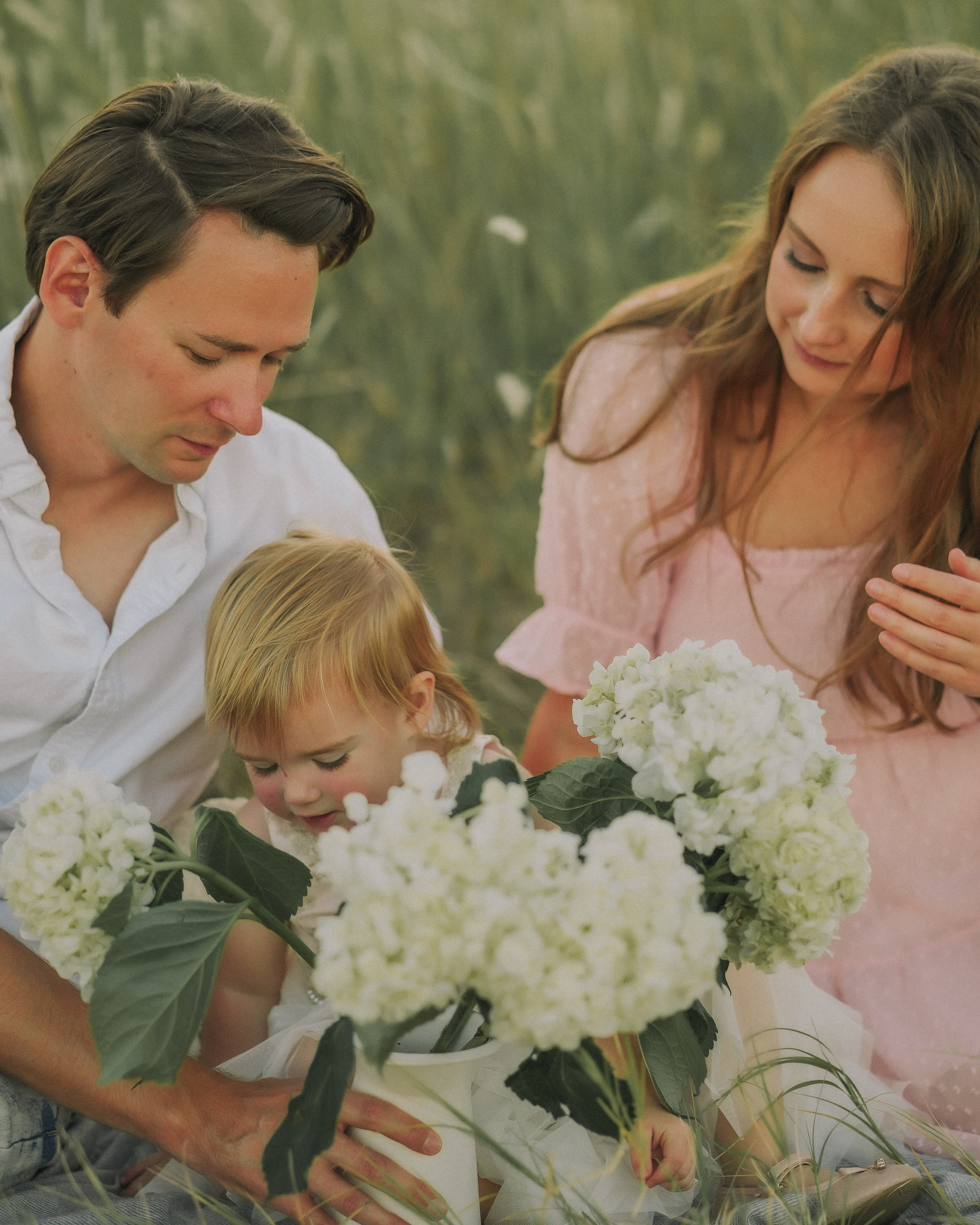 Family snuggles & smiles — cozy family photos