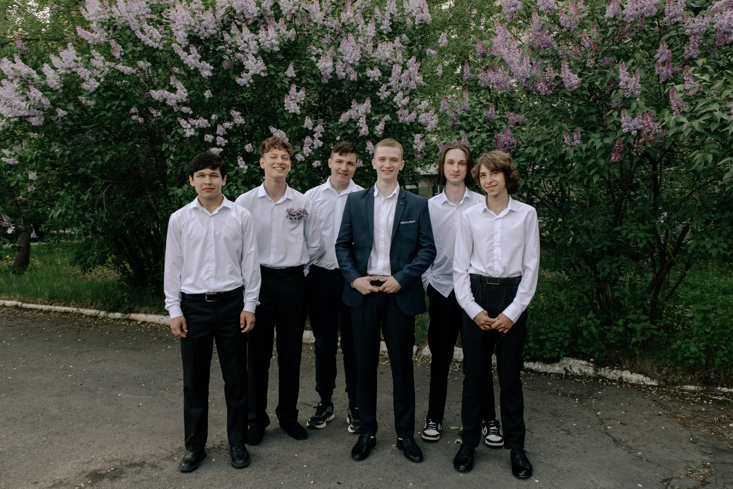 9 класс в яблонях. Фотограф Елена Балакина (Челябинск)