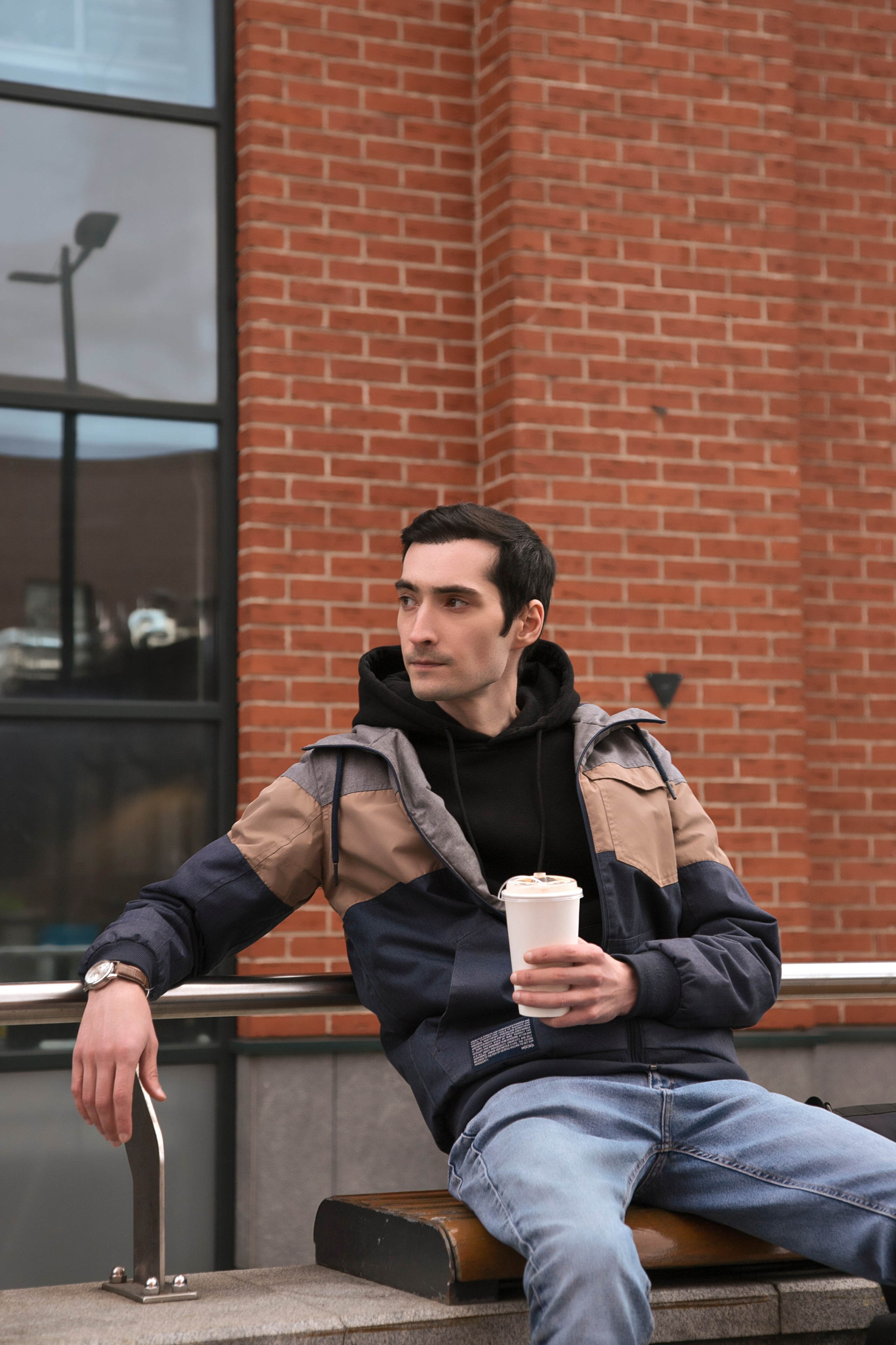 Мужская фотосессия на улице. Профессиональный фотограф в Москве