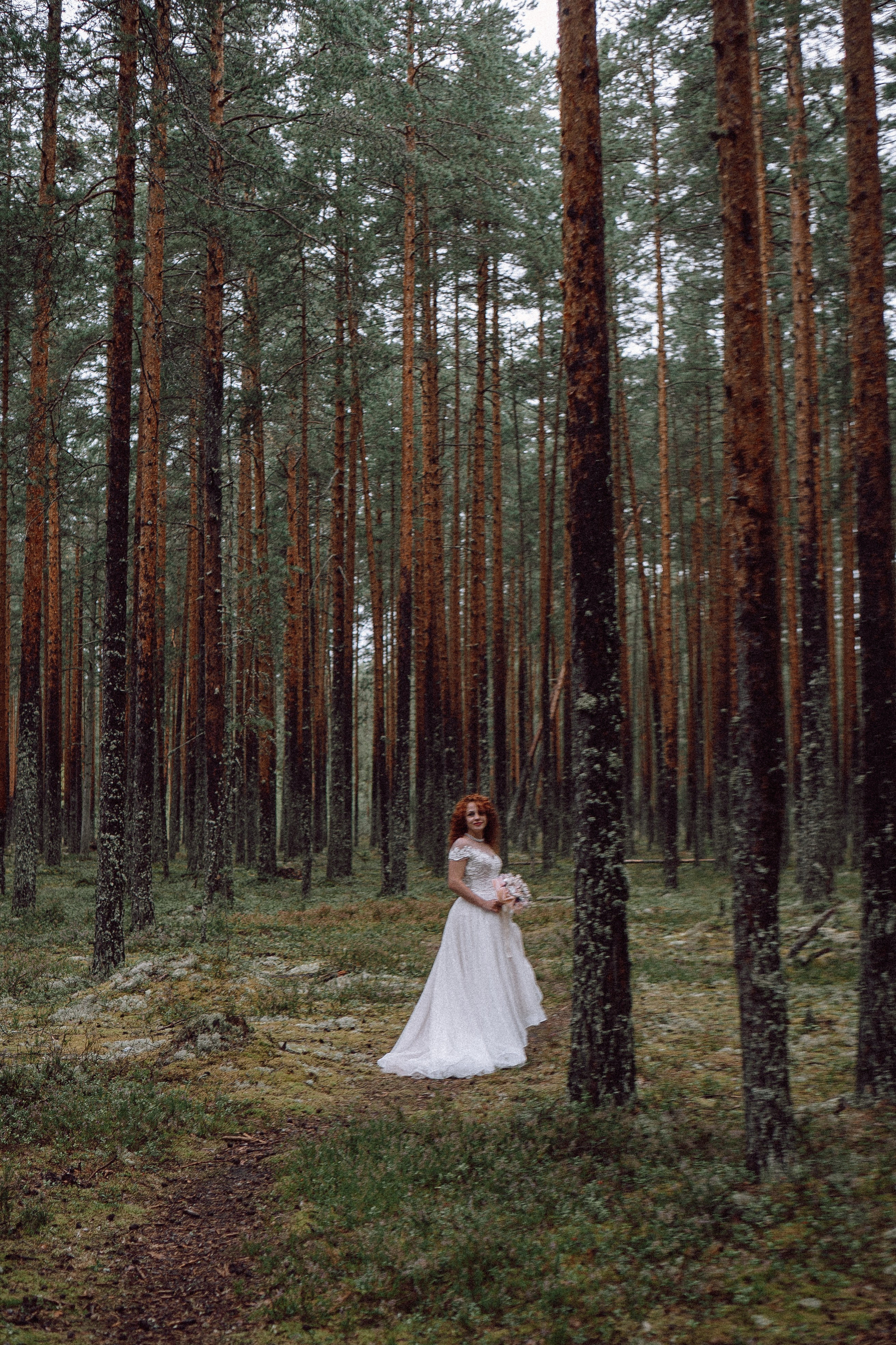 СВАДЕБНАЯ ФОТОСЕССИИЯ ПАРЫ В ГОРОДЕ ПРИОЗЕРСК В СОСНОВОМ ЛЕСУ И С ПИКАПОМ. Профессиональный фотограф, Санкт-Петербург — Виктория Богомолова