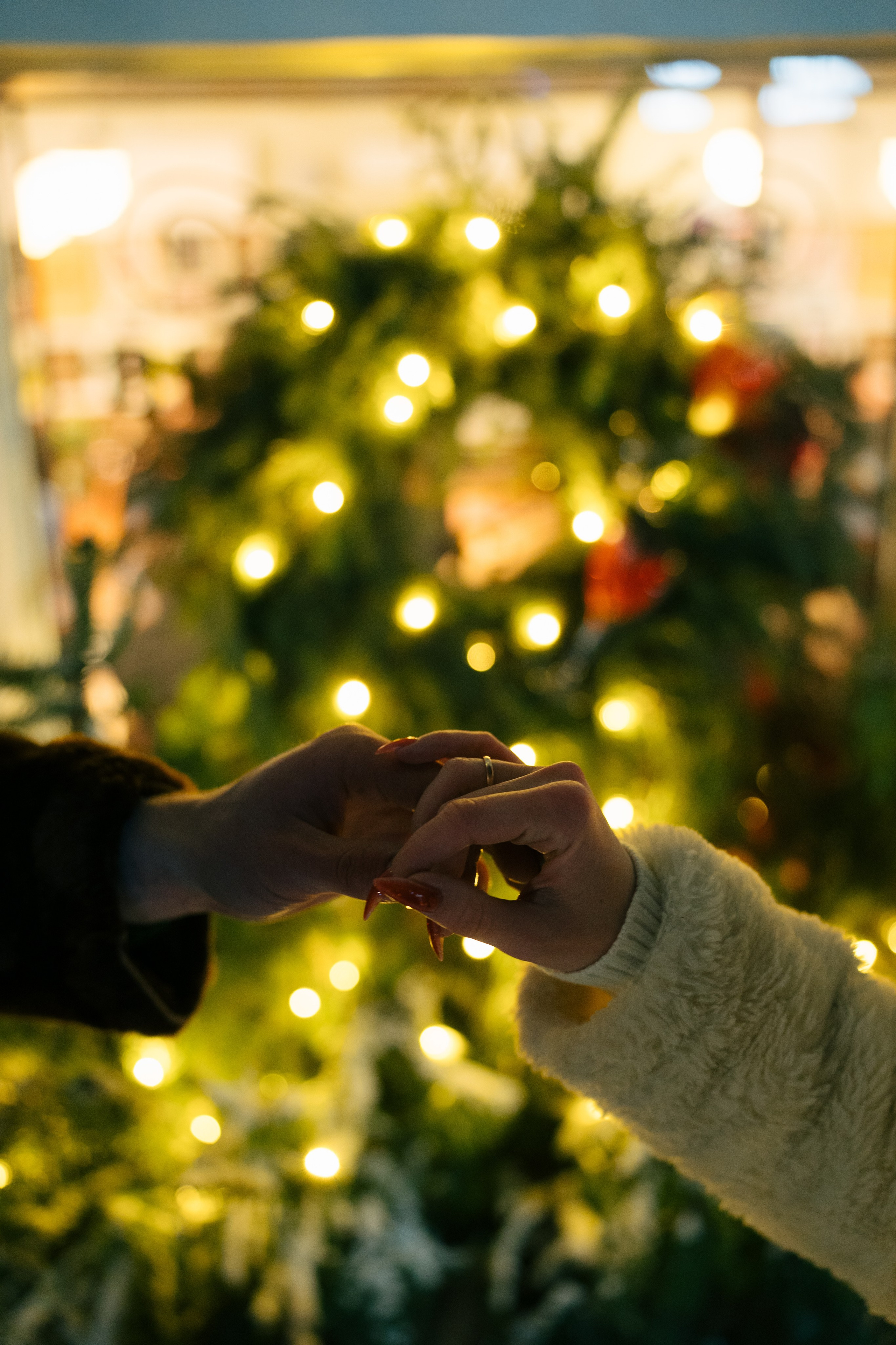 НОВОГОДНЯЯ ПРОГУЛКА ПАРЫ ПО ЧЕРНЫШЕВСКОЙ ПЕРЕД НОВЫМ ГОДОМ. Профессиональный фотограф, Санкт-Петербург — Виктория Богомолова