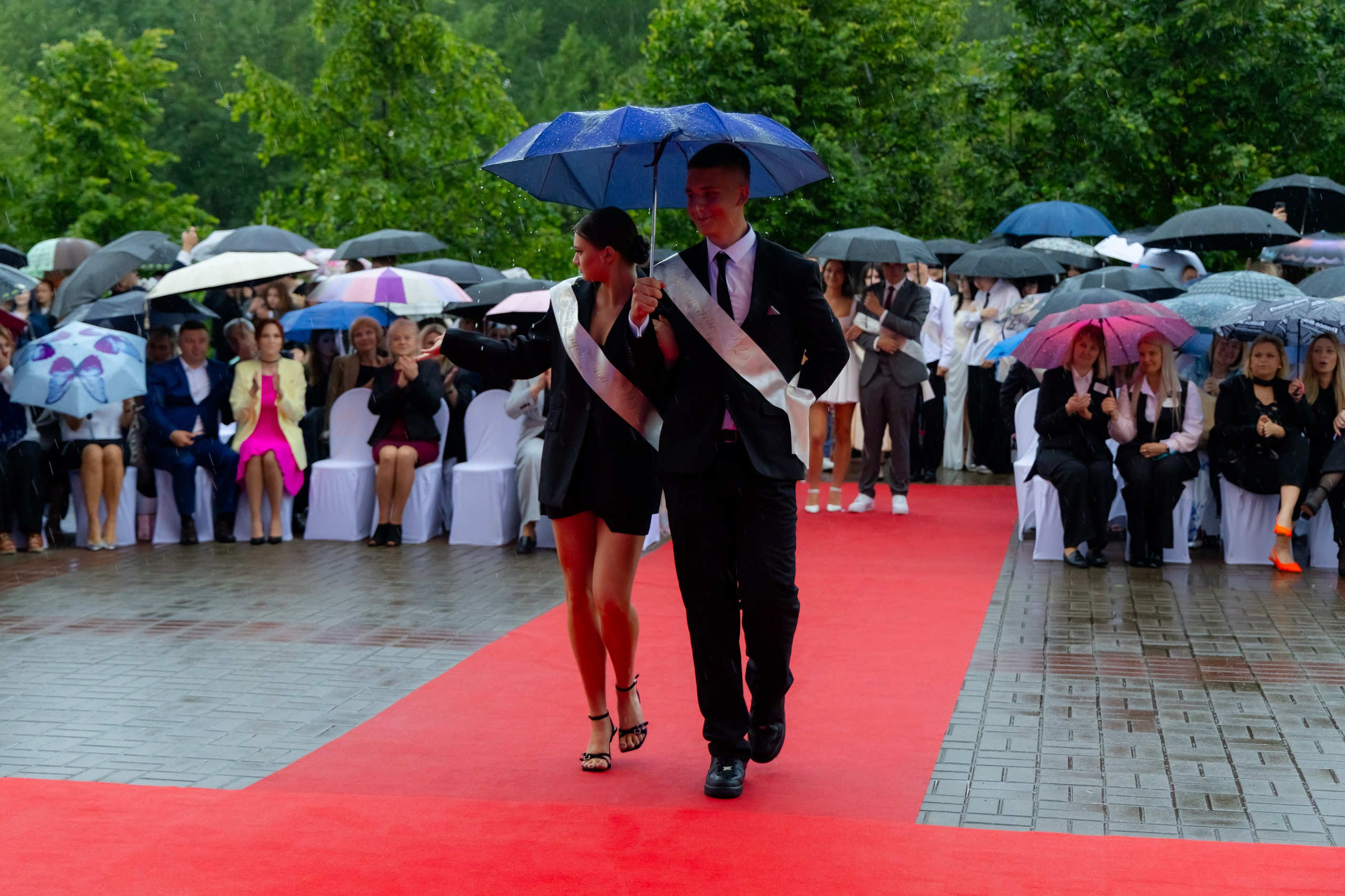 Школьный выпускной 2025 год в Минске, Беларуси. Свадебный фотограф в Минске/Беларуси Сергей Спиридонов