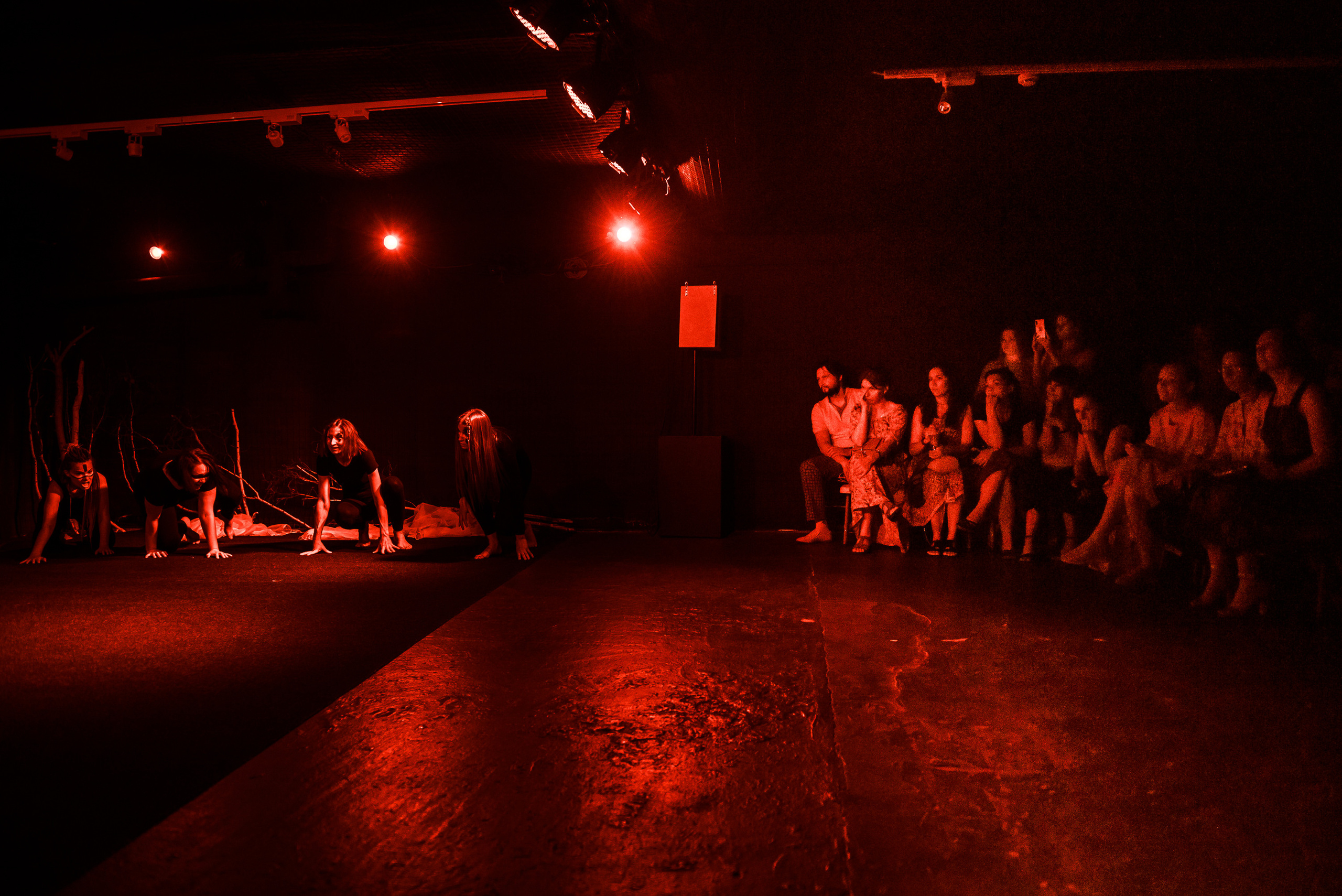 Пластический спектакль La Loba в Челябинском историческом музее. Свадебный и просто хороший фотограф в Челябинске