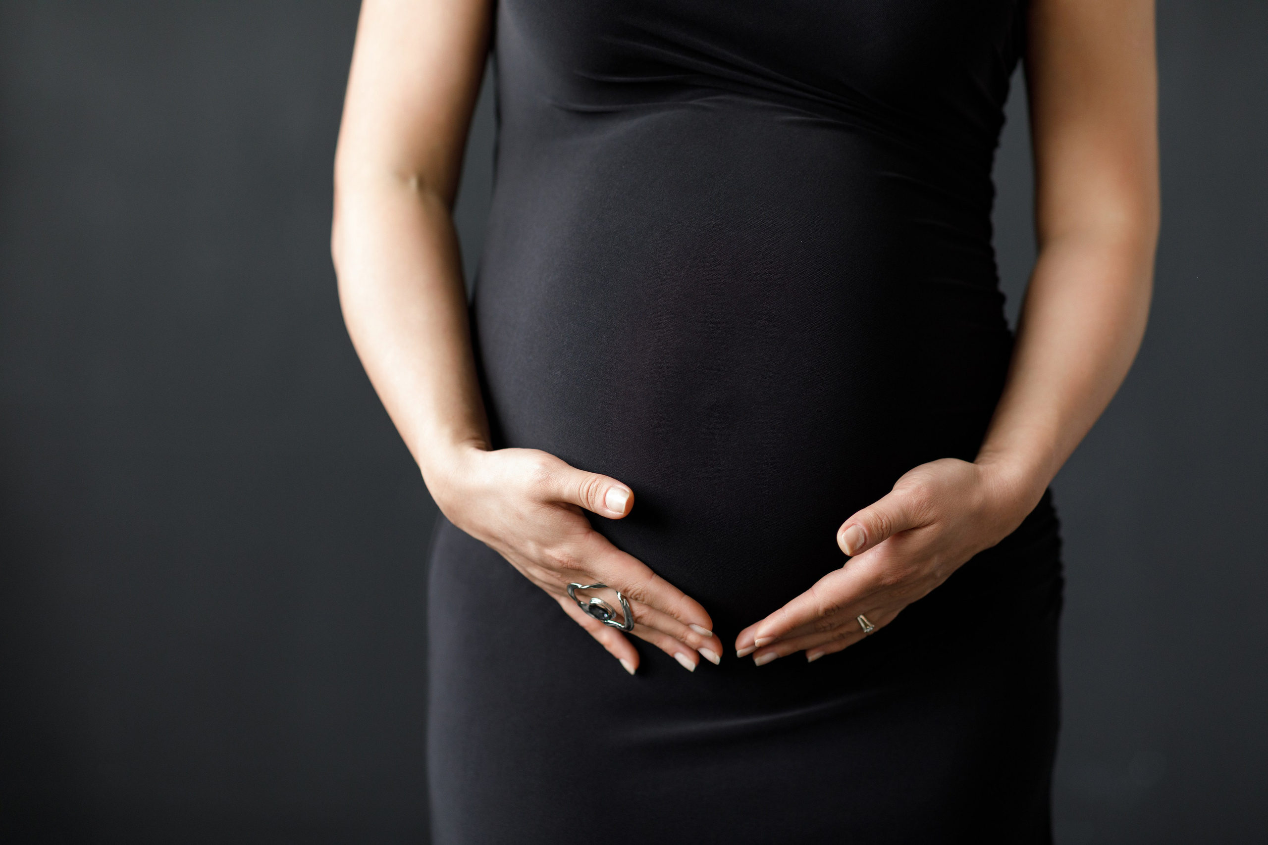 Студийная фотосессия для будущей мамы. Фотограф во Владикавказе Юрий Геворгизов