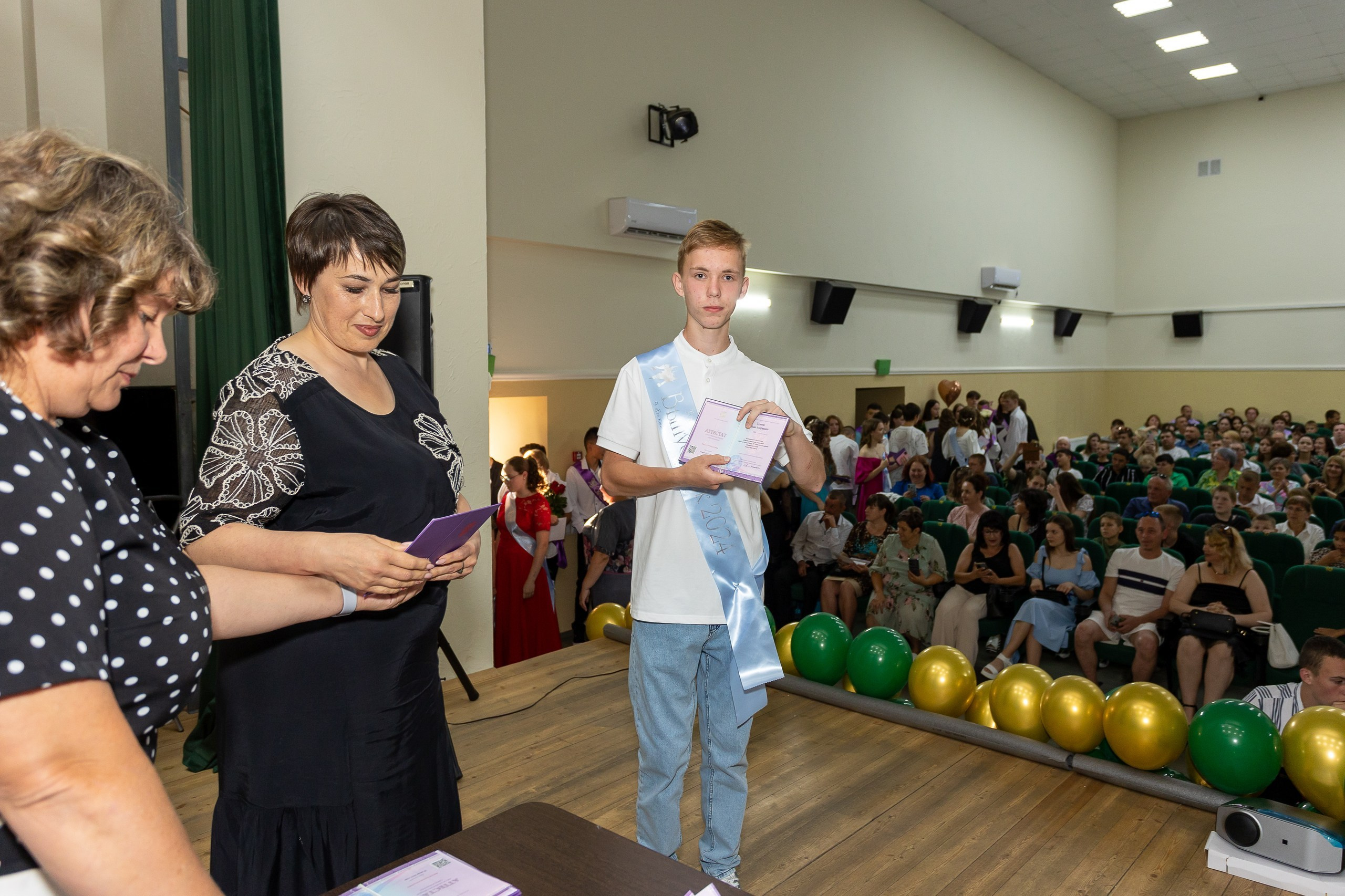 Вручение аттестата и выпускной вечер. Выпускные альбомы Майкоп, Краснодар Елена Золотарева