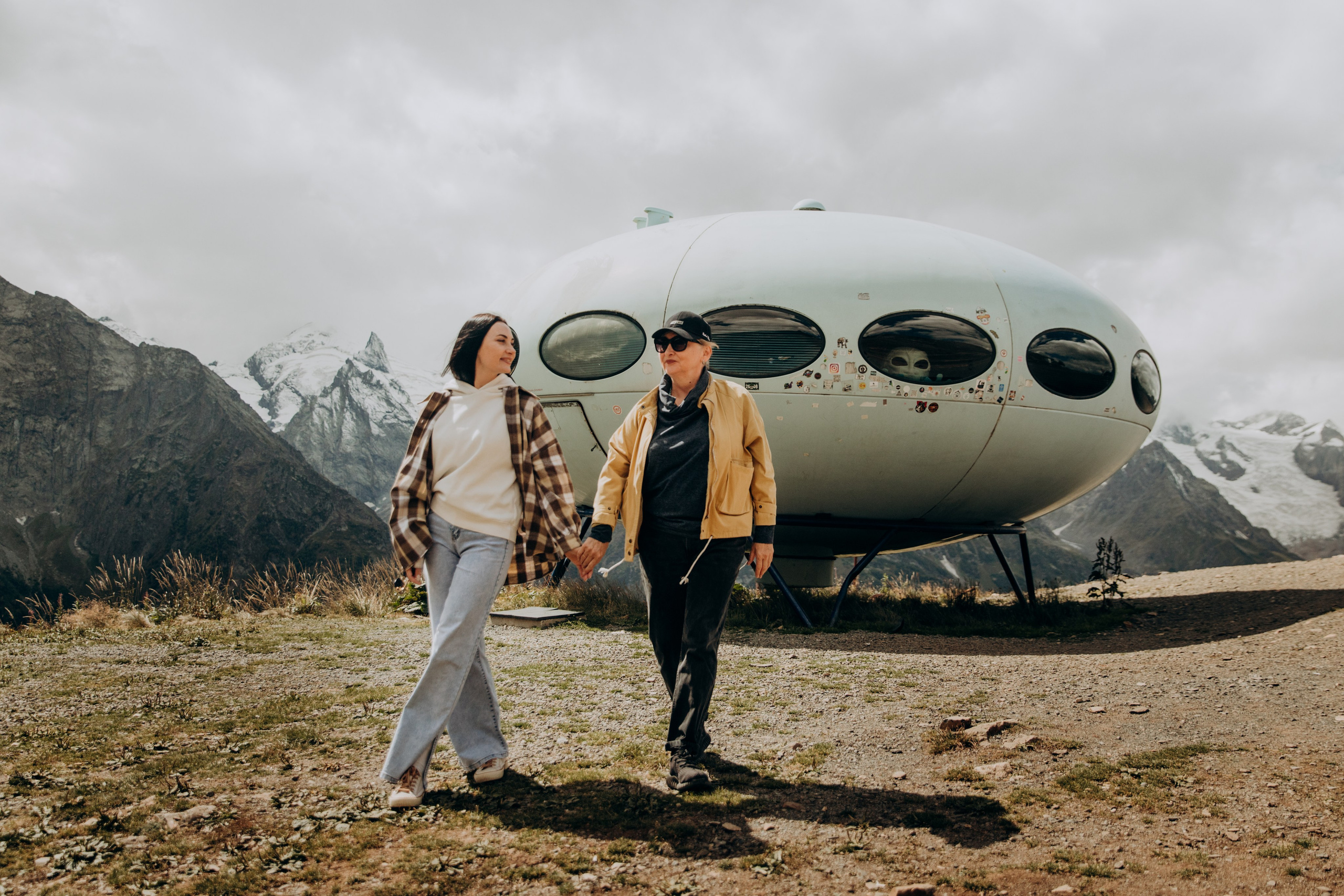 Юля с семьей, Домбай. Портфолио