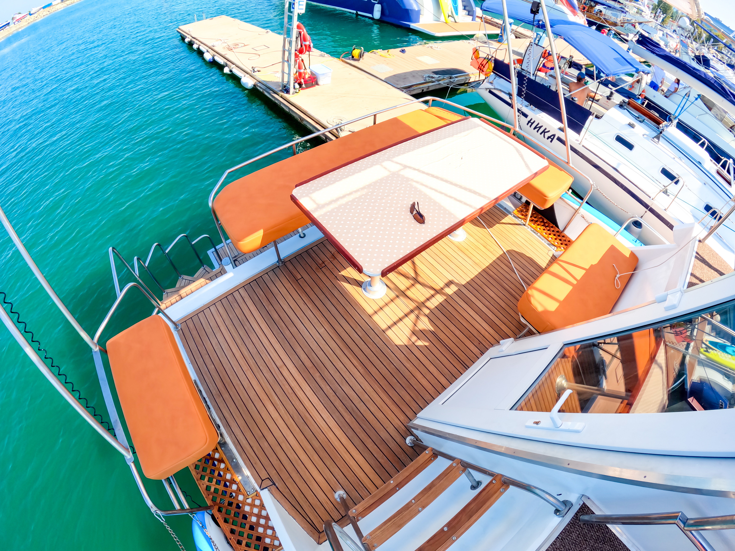 ДВУХПАЛУБНЫЕ ЯХТЫ В СОЧИ. Аренда Яхт в Сочи от Эконом до Премиум Класса