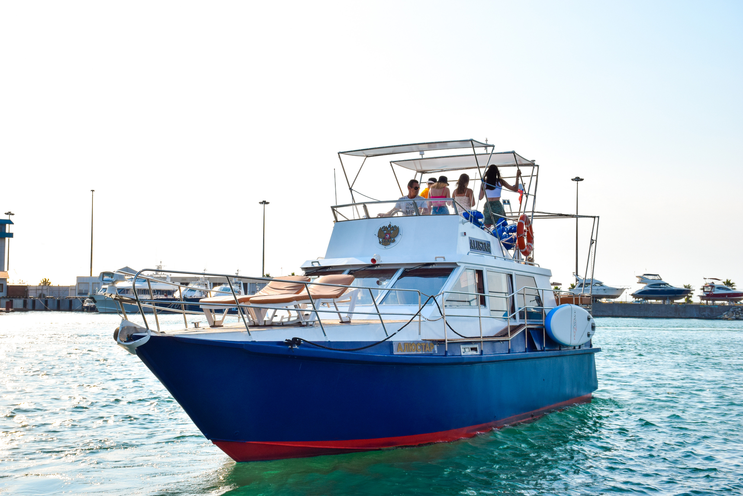 ДВУХПАЛУБНЫЕ ЯХТЫ В СОЧИ. Аренда Яхт в Сочи от Эконом до Премиум Класса