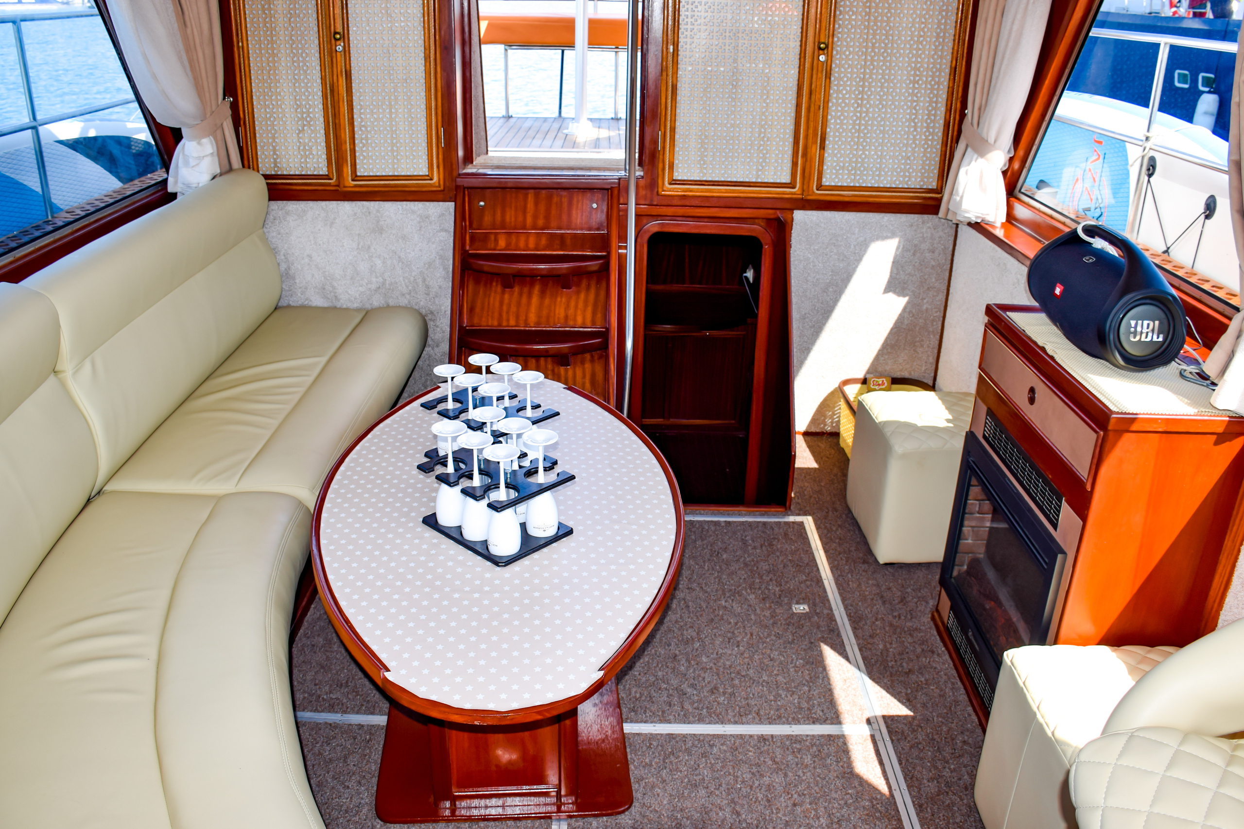 ДВУХПАЛУБНЫЕ ЯХТЫ В СОЧИ. Аренда Яхт в Сочи от Эконом до Премиум Класса