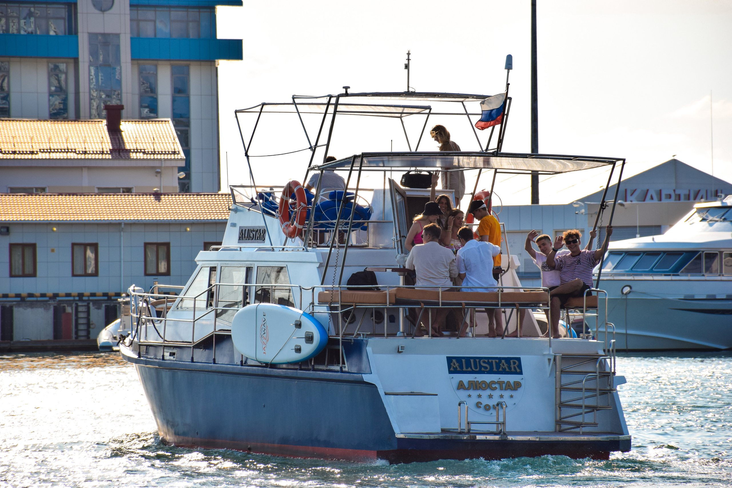 ДВУХПАЛУБНЫЕ ЯХТЫ В СОЧИ. Аренда Яхт в Сочи от Эконом до Премиум Класса