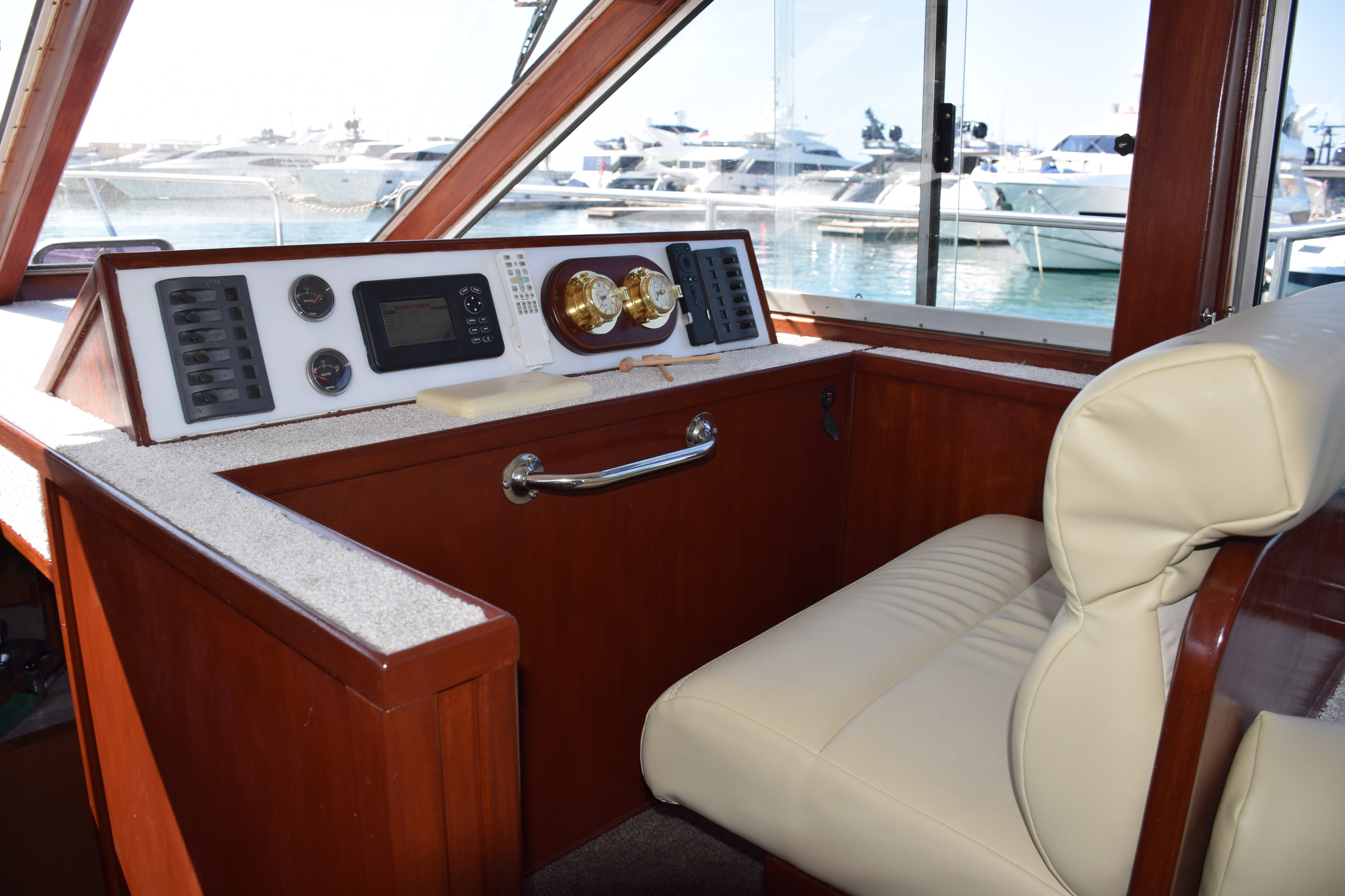 ДВУХПАЛУБНЫЕ ЯХТЫ В СОЧИ. Аренда Яхт в Сочи от Эконом до Премиум Класса