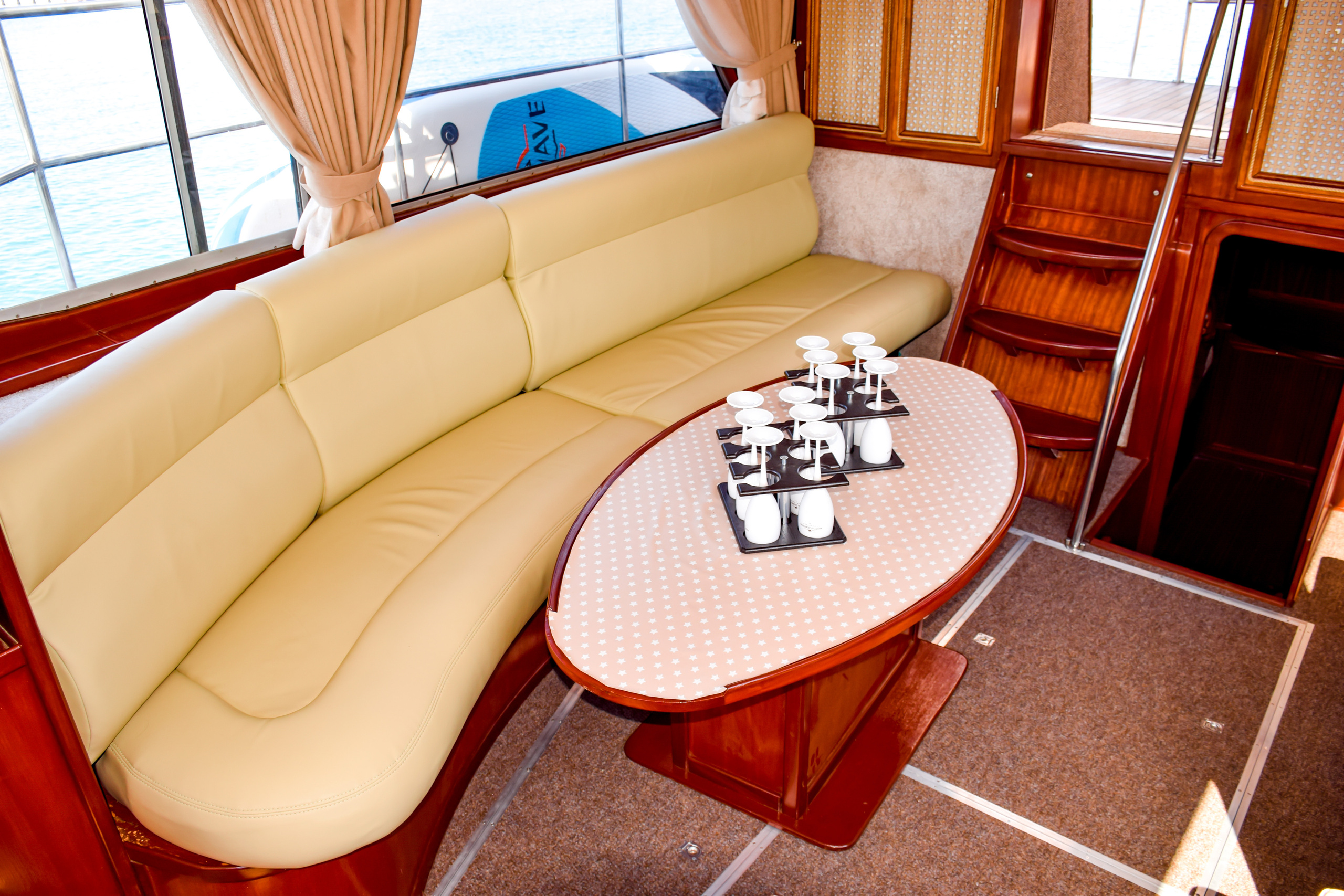 ДВУХПАЛУБНЫЕ ЯХТЫ В СОЧИ. Аренда Яхт в Сочи от Эконом до Премиум Класса