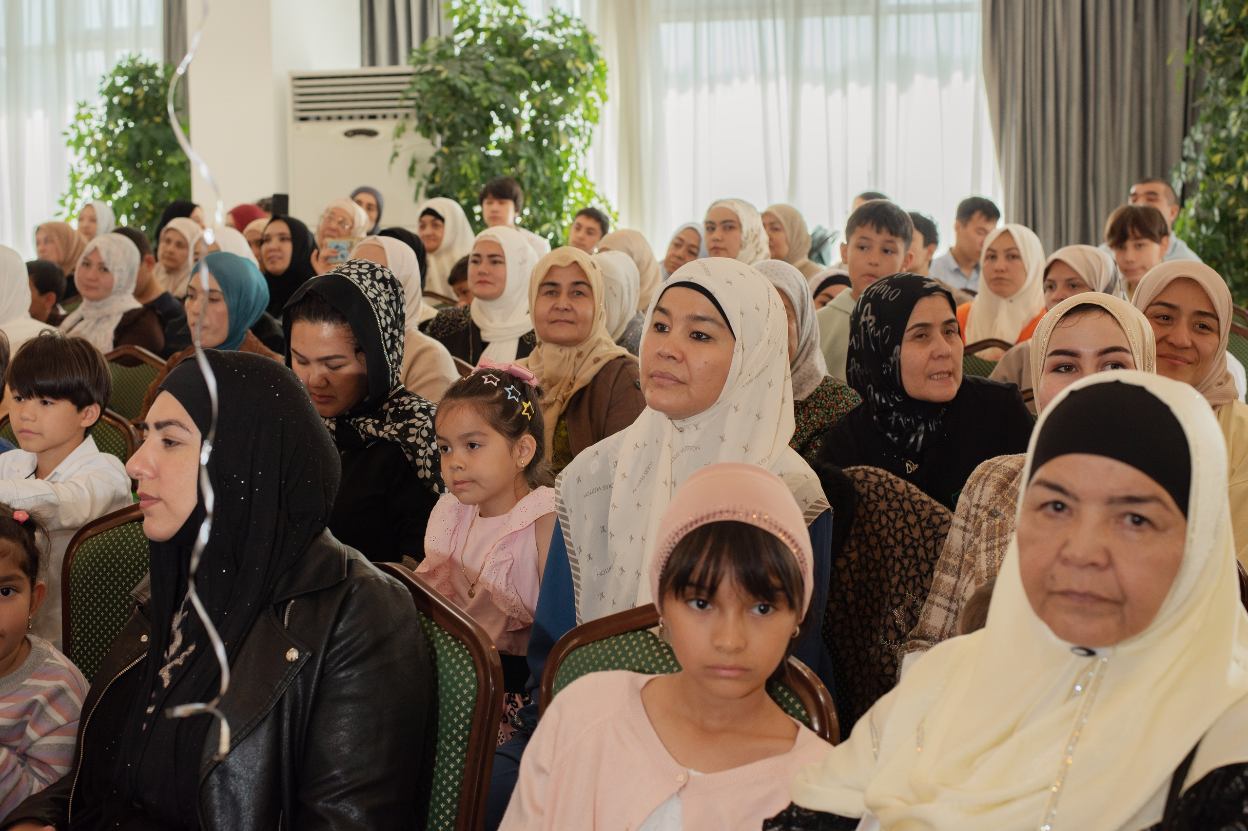 Выпускной в Евразийской женской гуманитарной академии. Лина Курочка — ваш фотограф