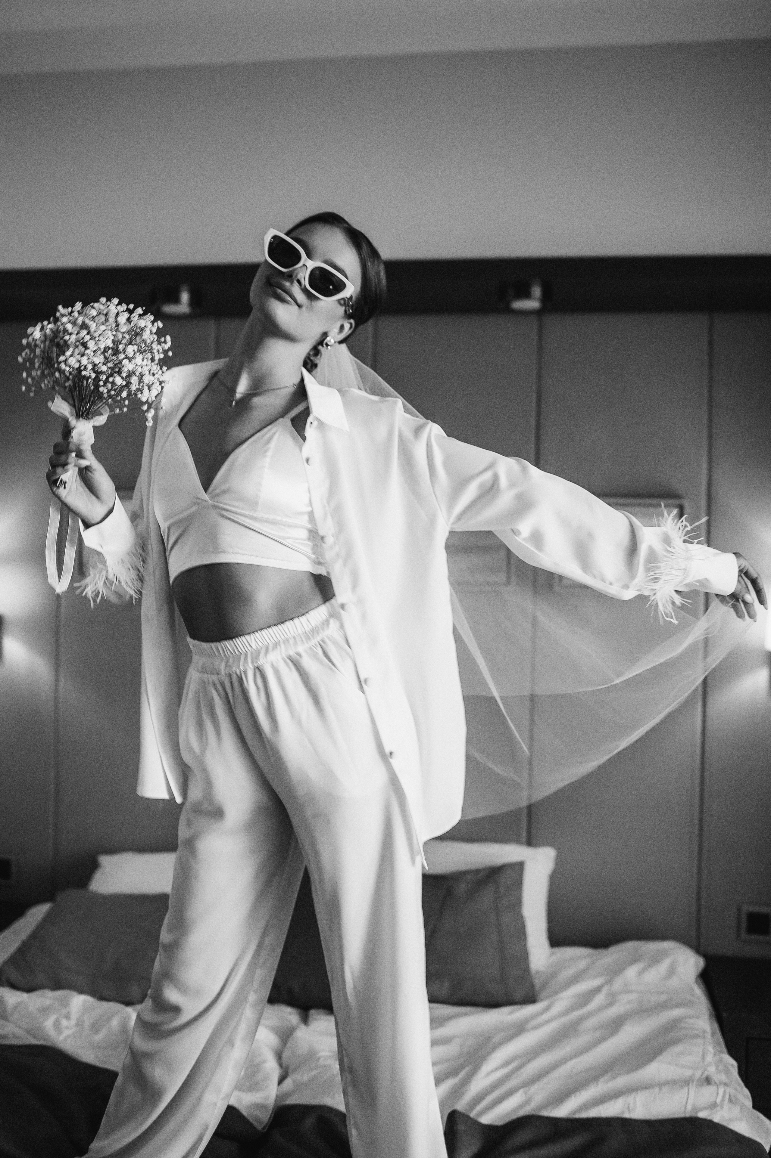 Свадебное утро и прогулка красивой яркой пары. Свадебный и семейный фотограф в Симферополе Дарья Маркова