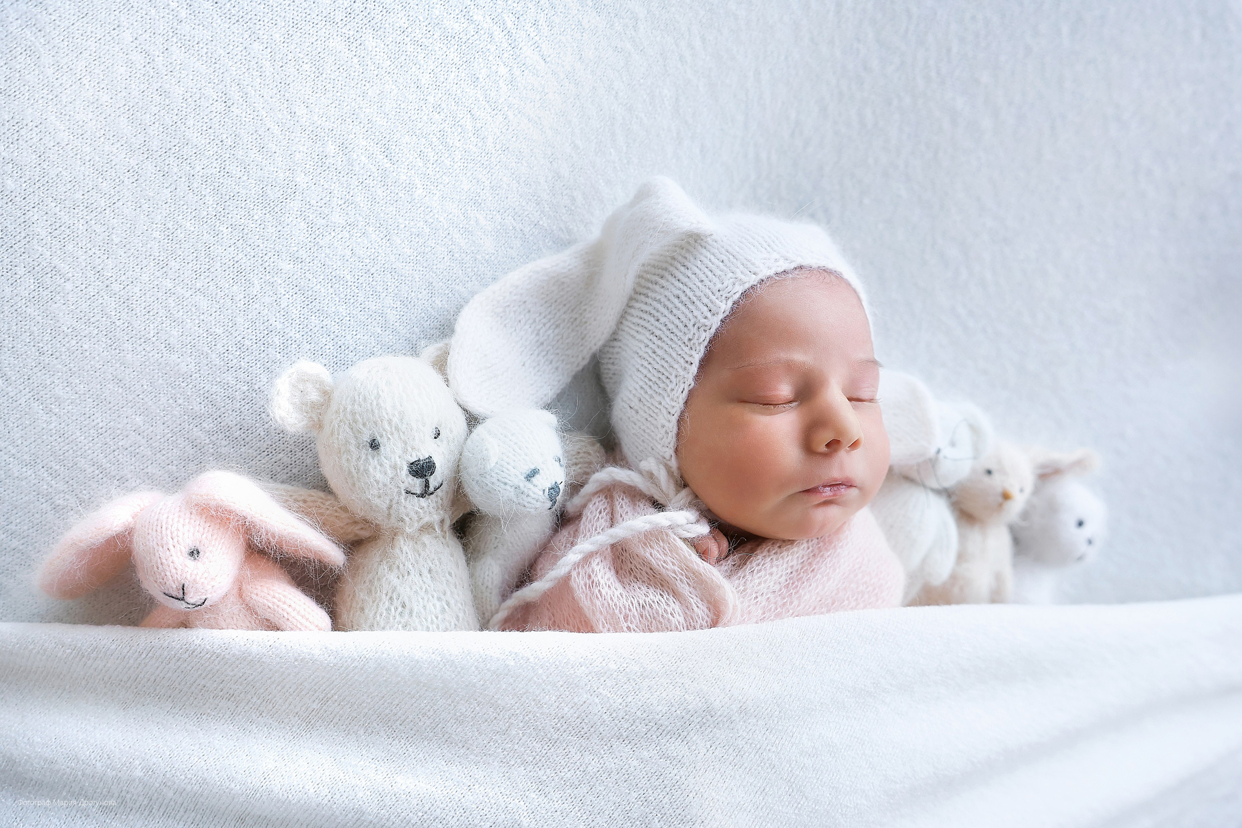 Съемка в стиле ньюборн с мамой. Фотосъемка выписки из роддома в Москве, заказать фотографа на выписку ньюборн съемка в роддоме newborn фотограф в Юдино