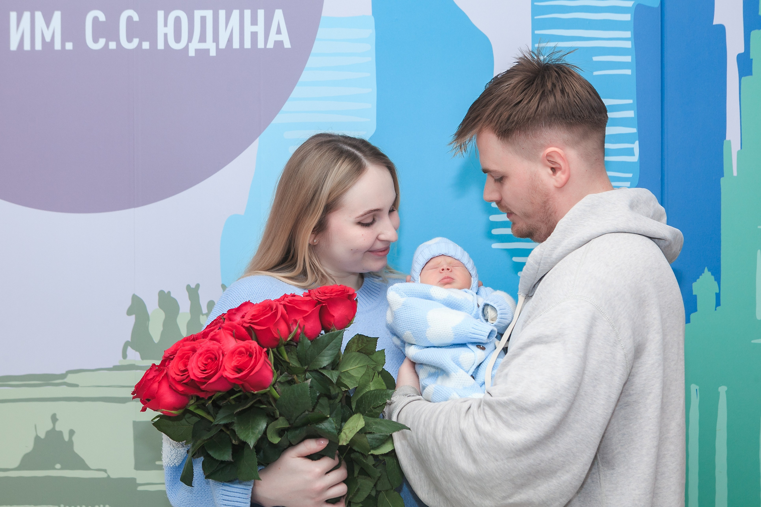 Съемка выписки из роддома 7 ГКБ Юдино Москва. Фотосъемка выписки из роддома в Москве, заказать фотографа на выписку ньюборн съемка в роддоме newborn фотограф в Юдино