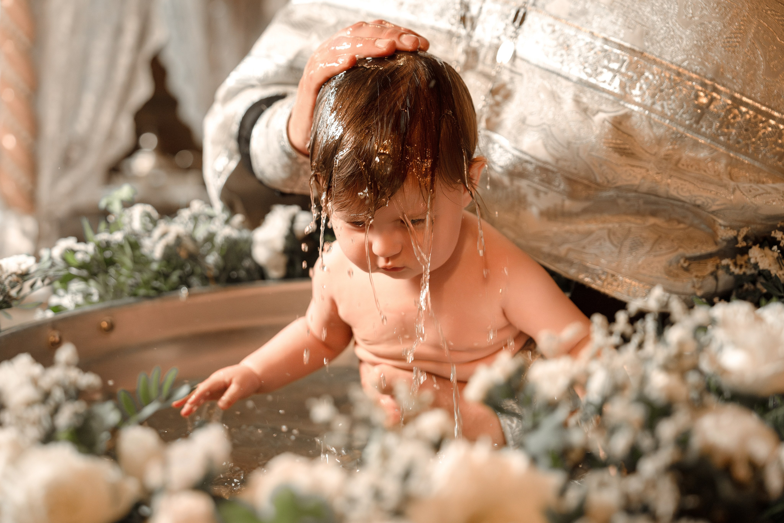 Крещение Вареньки в Храме Воскресения Словущего в Даниловской Слободе. Фото- и видеосъёмка крещения и венчания. Фотограф на крещение Москва