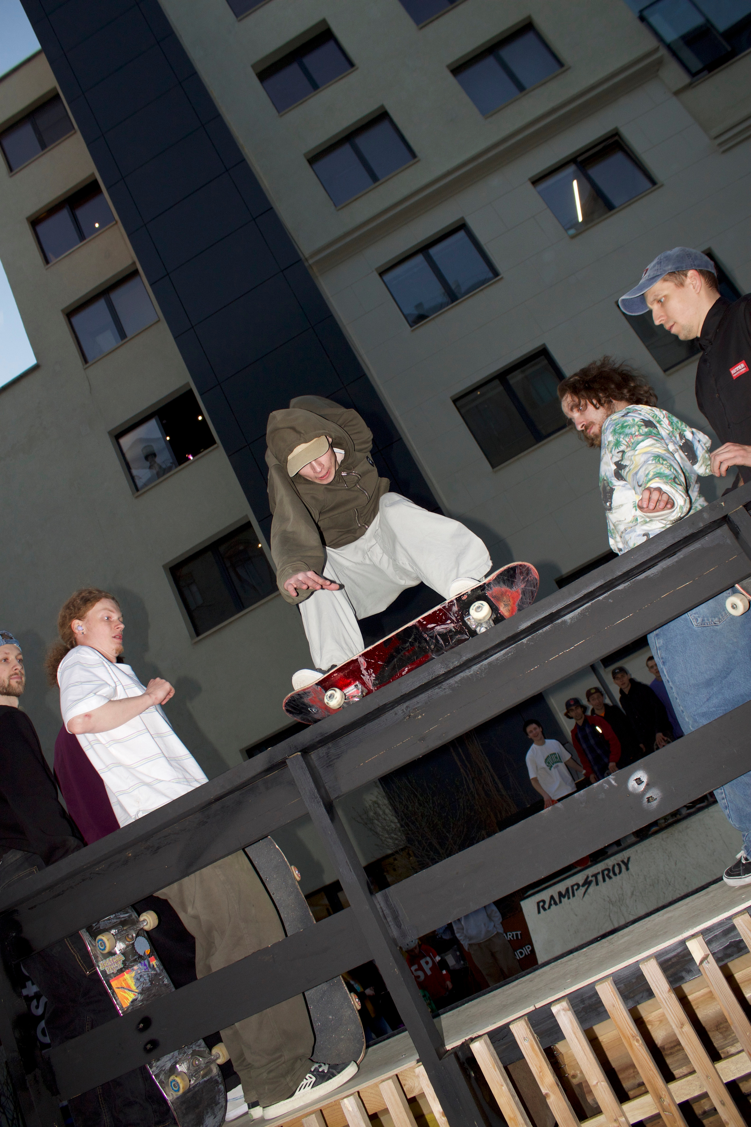 ШУМ backstage. Плёночный фотограф в Москве Саша Баранова