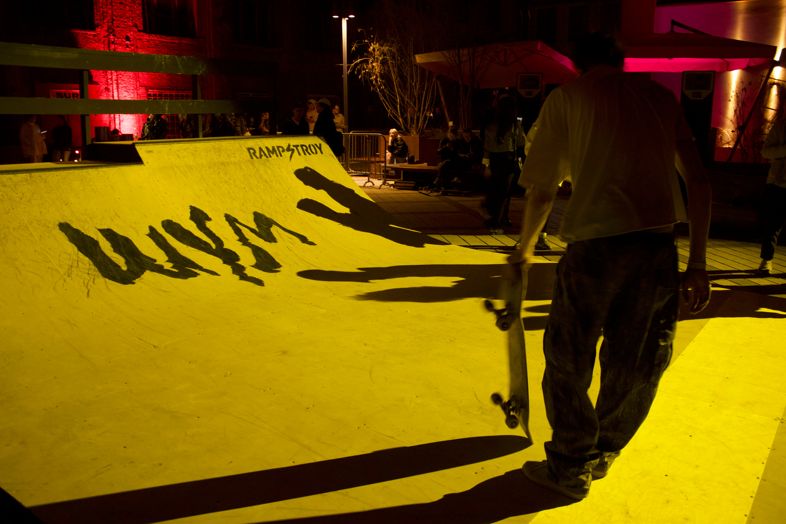 ШУМ backstage. Плёночный фотограф в Москве Саша Баранова